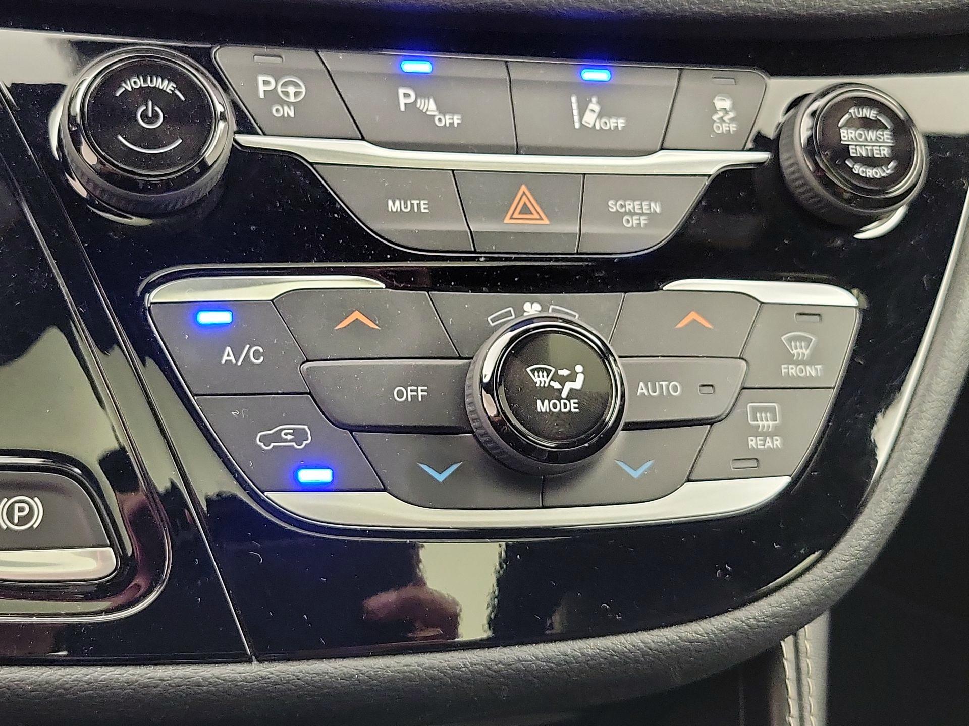 Thumbnail: 2021 Chrysler Pacifica - 17