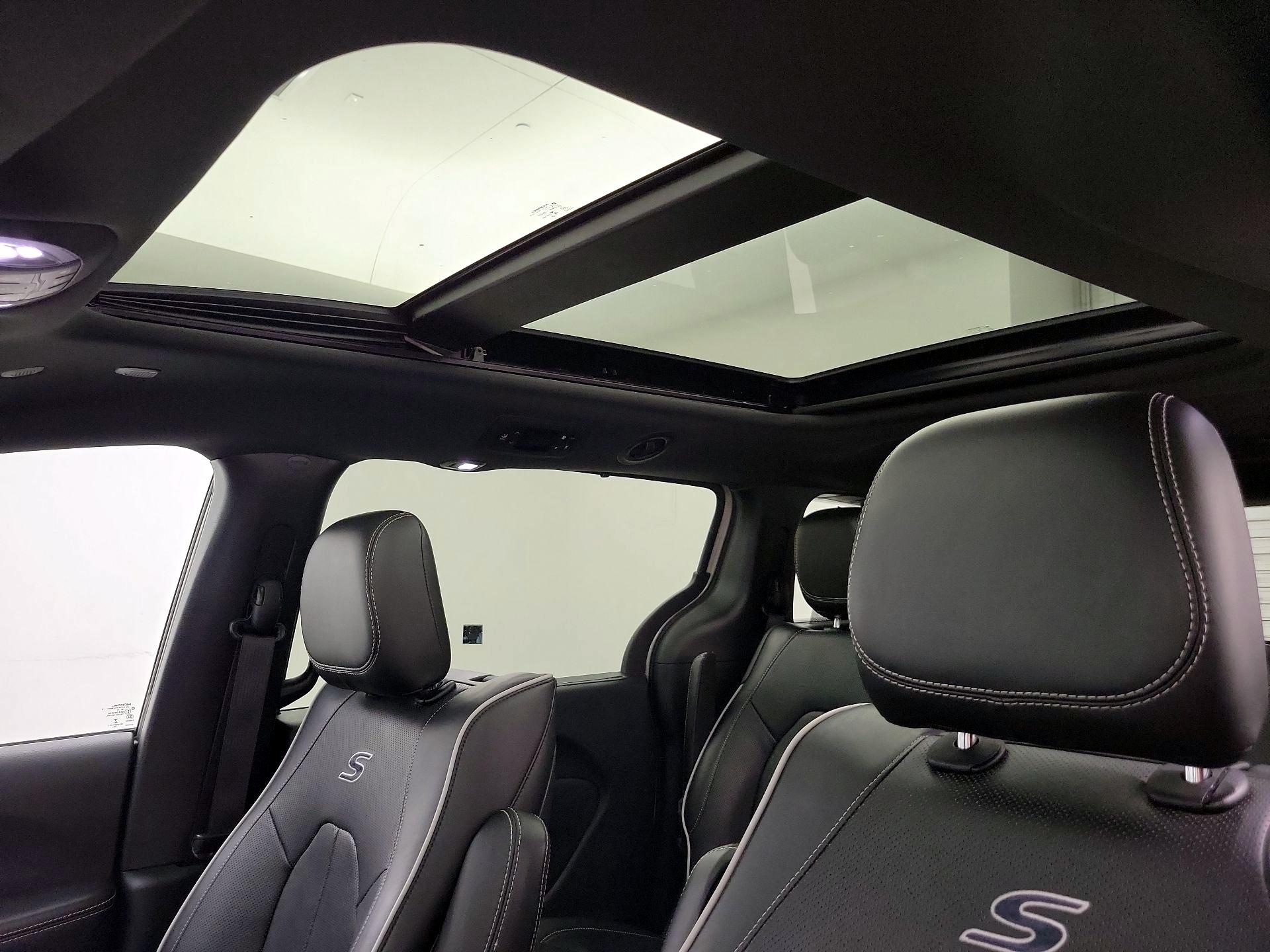 Thumbnail: 2021 Chrysler Pacifica - 20