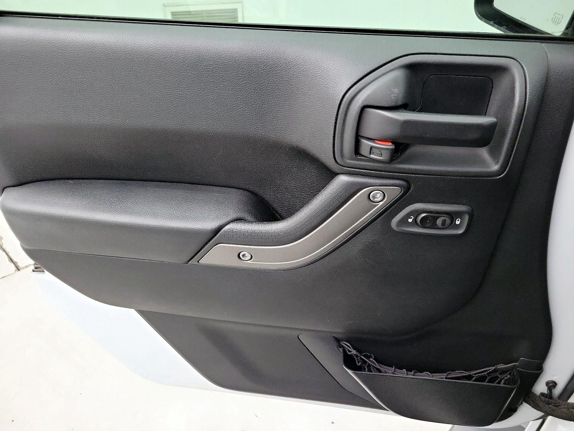 Thumbnail: 2017 Jeep Wrangler - 12