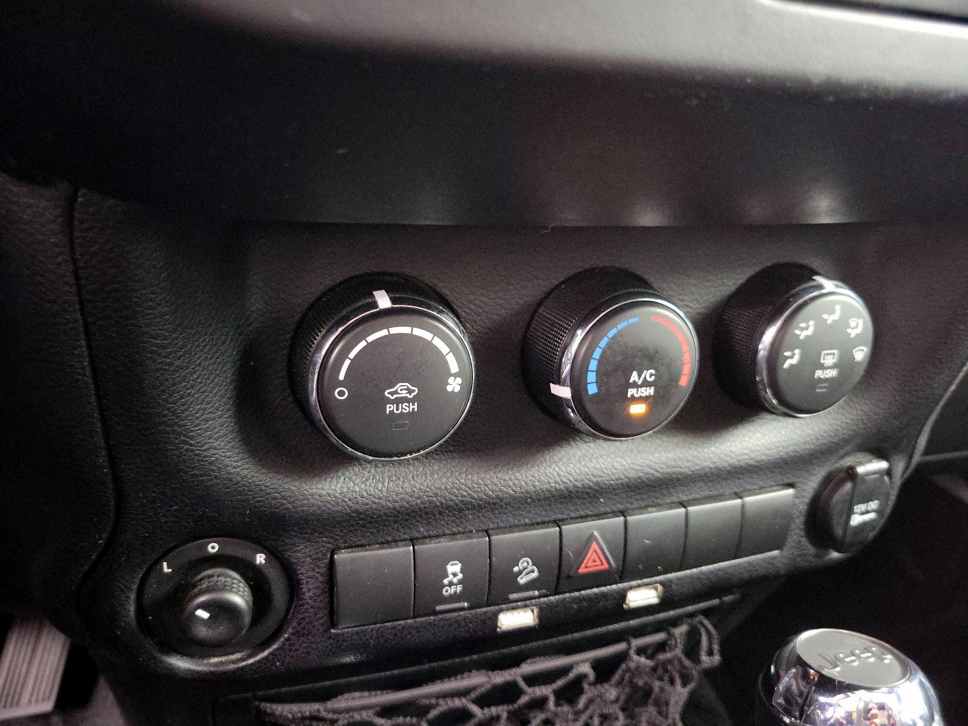 Thumbnail: 2017 Jeep Wrangler - 16