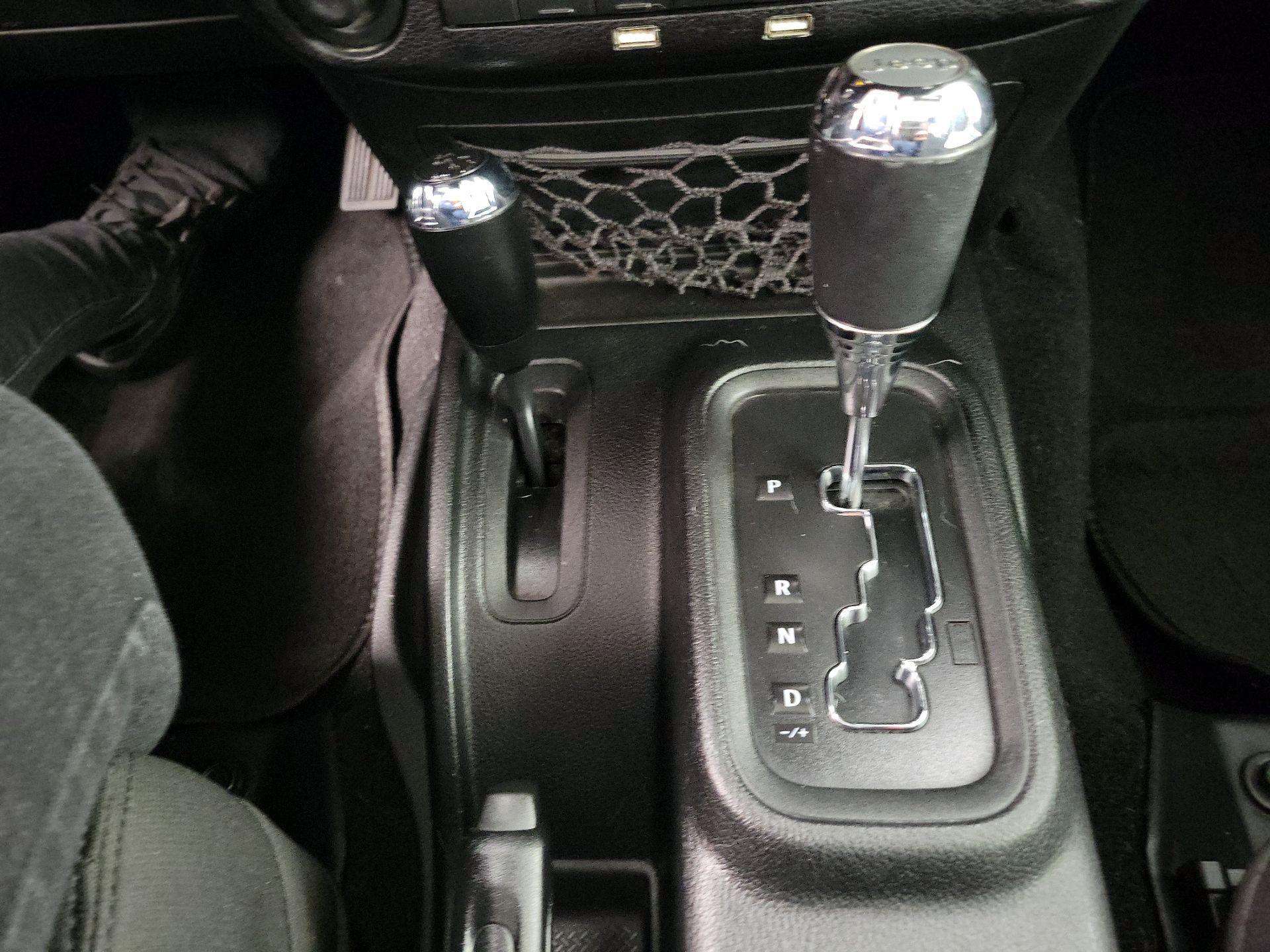 Thumbnail: 2017 Jeep Wrangler - 17