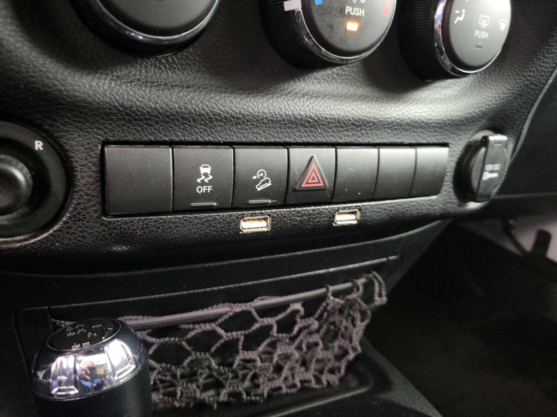 Thumbnail: 2017 Jeep Wrangler - 18