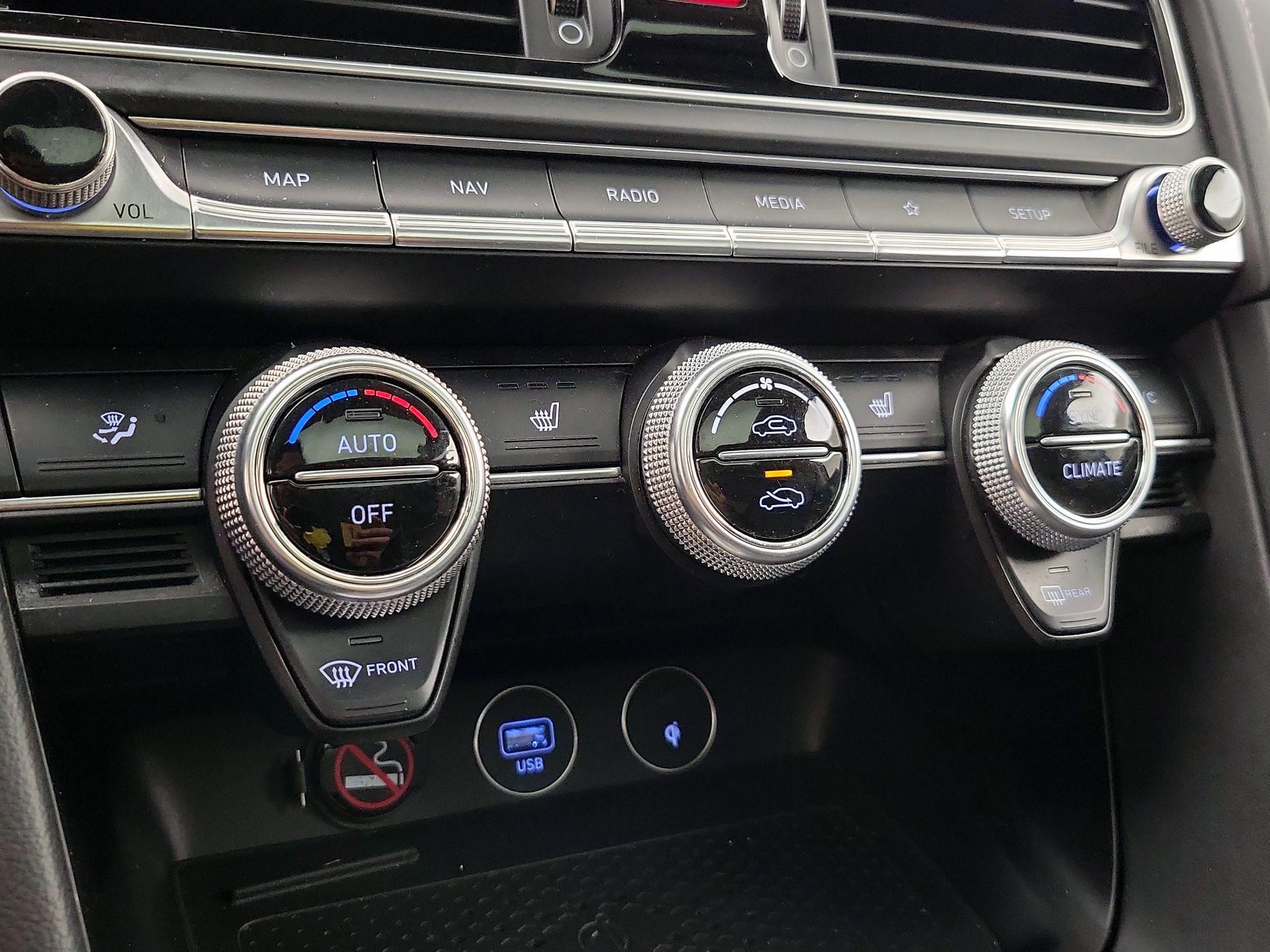 Thumbnail: 2022 Genesis G70 - 17