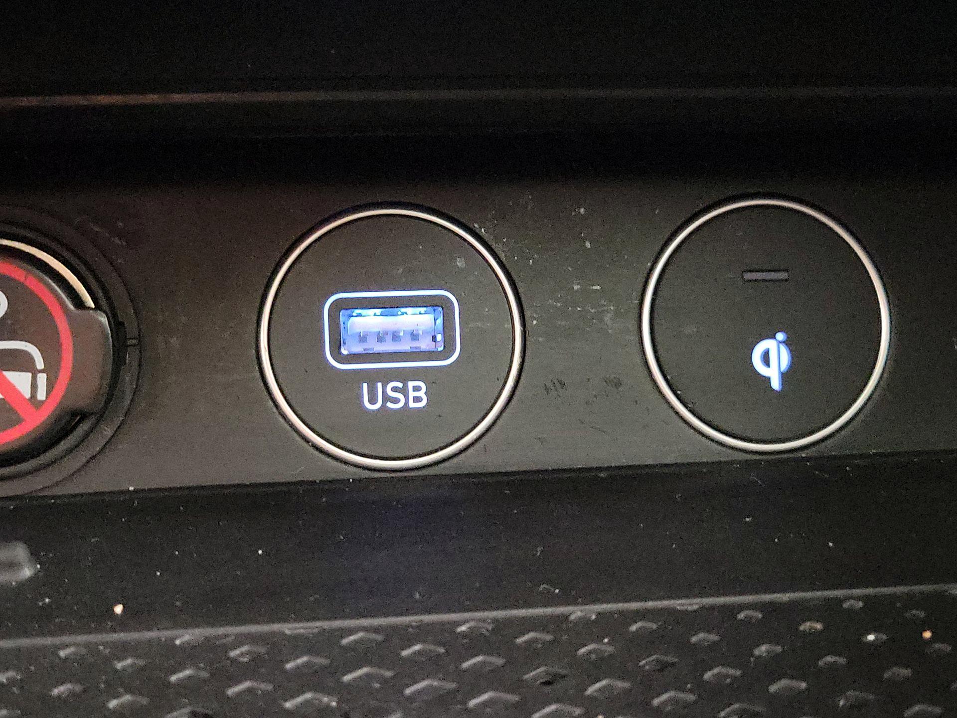 Thumbnail: 2022 Genesis G70 - 19