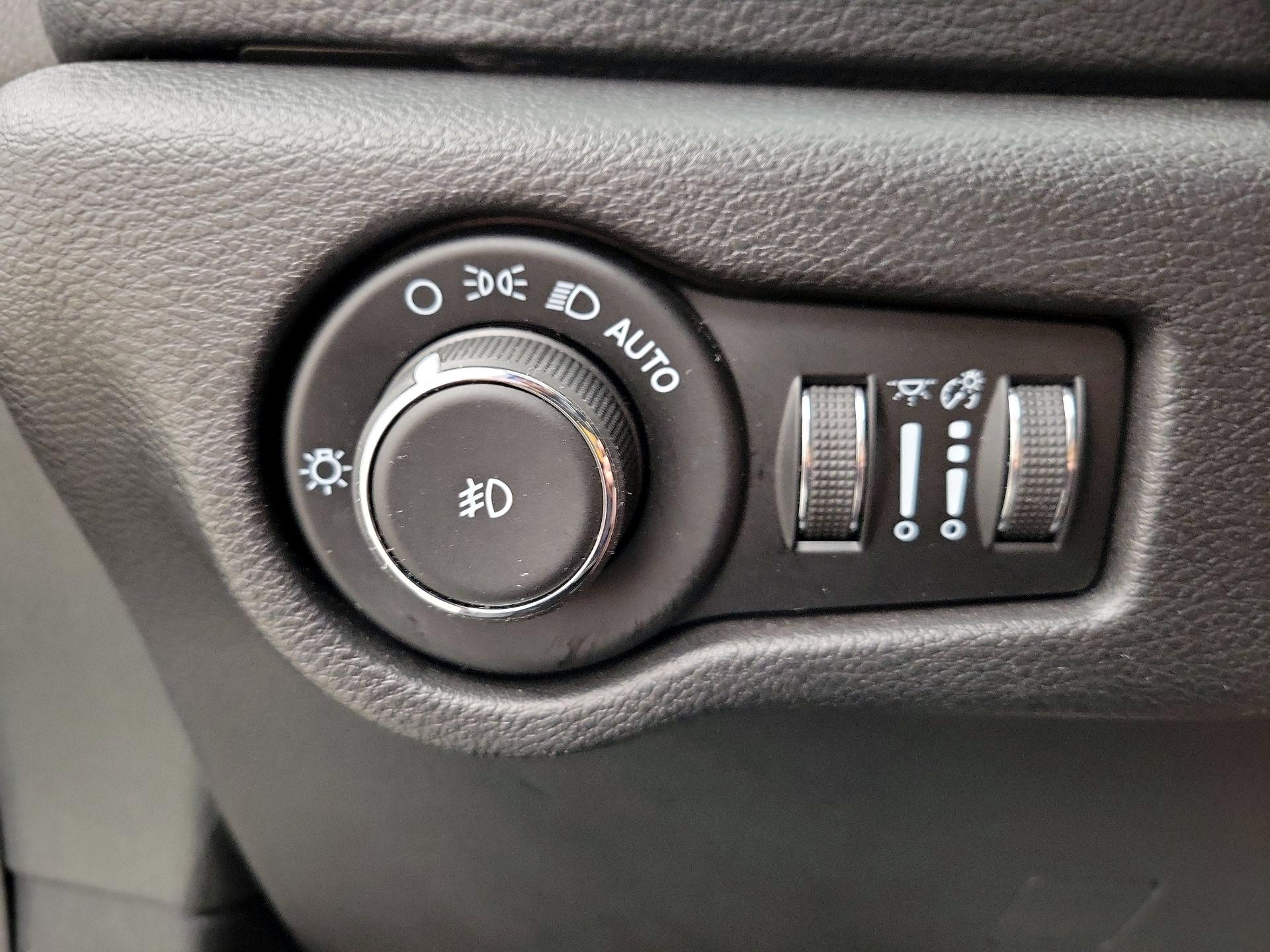 Thumbnail: 2021 Chrysler Pacifica - 13