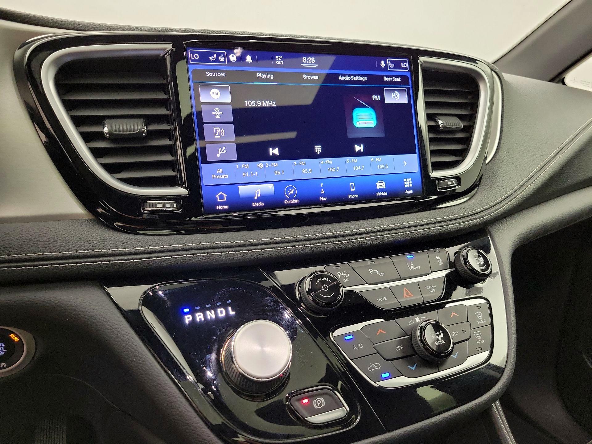 Thumbnail: 2021 Chrysler Pacifica - 16