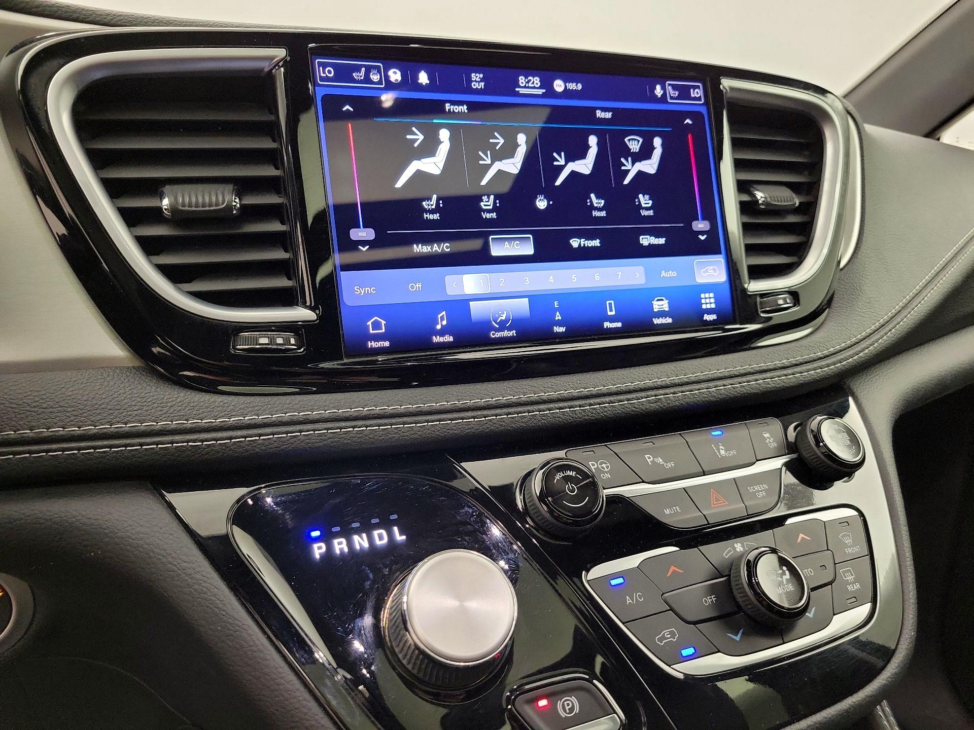 Thumbnail: 2021 Chrysler Pacifica - 17