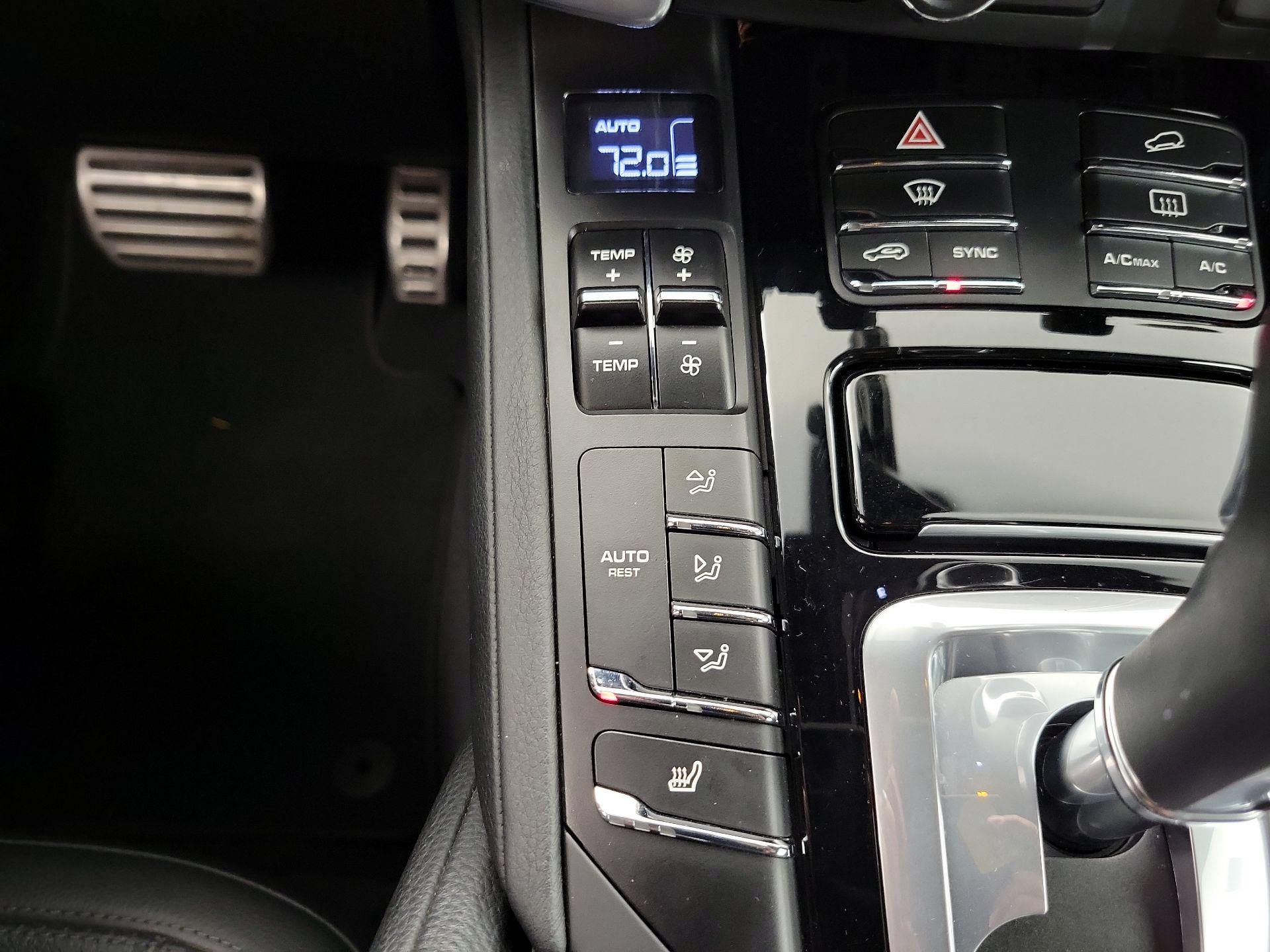 Thumbnail: 2015 Porsche Cayenne - 17