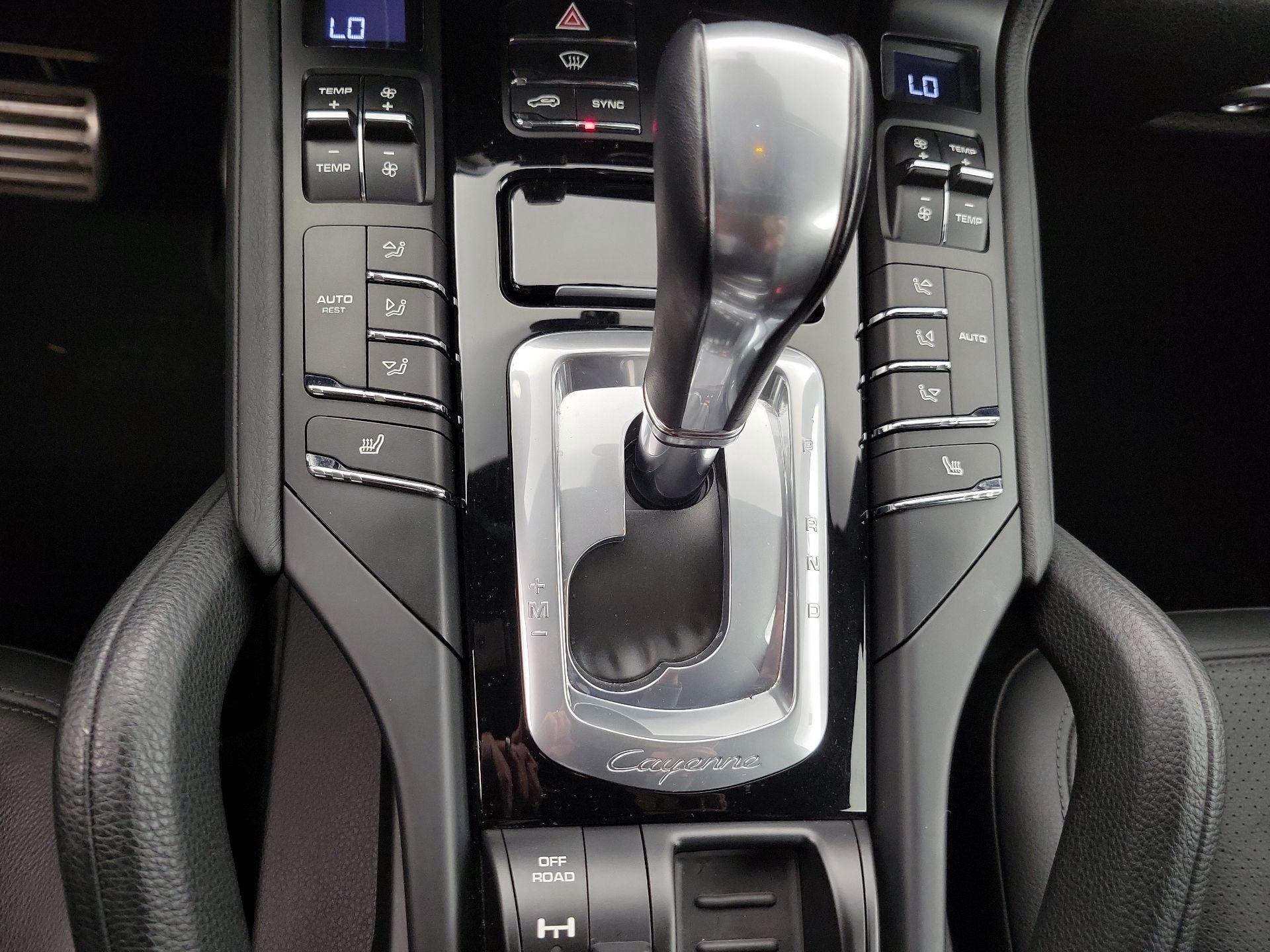 Thumbnail: 2015 Porsche Cayenne - 18