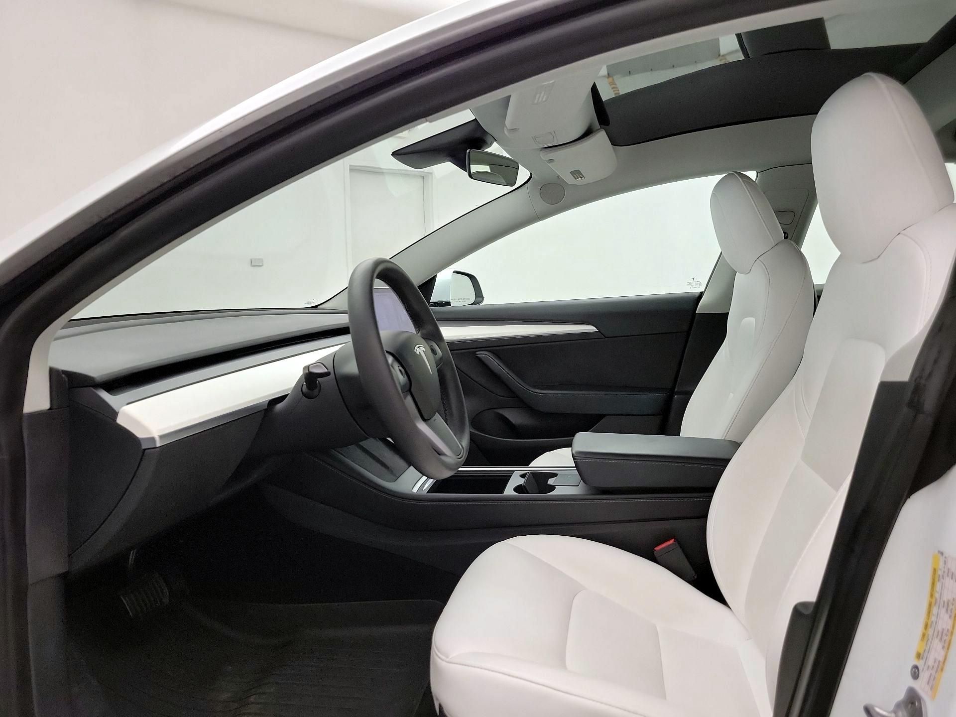 Thumbnail: 2022 Tesla Model 3 - 11