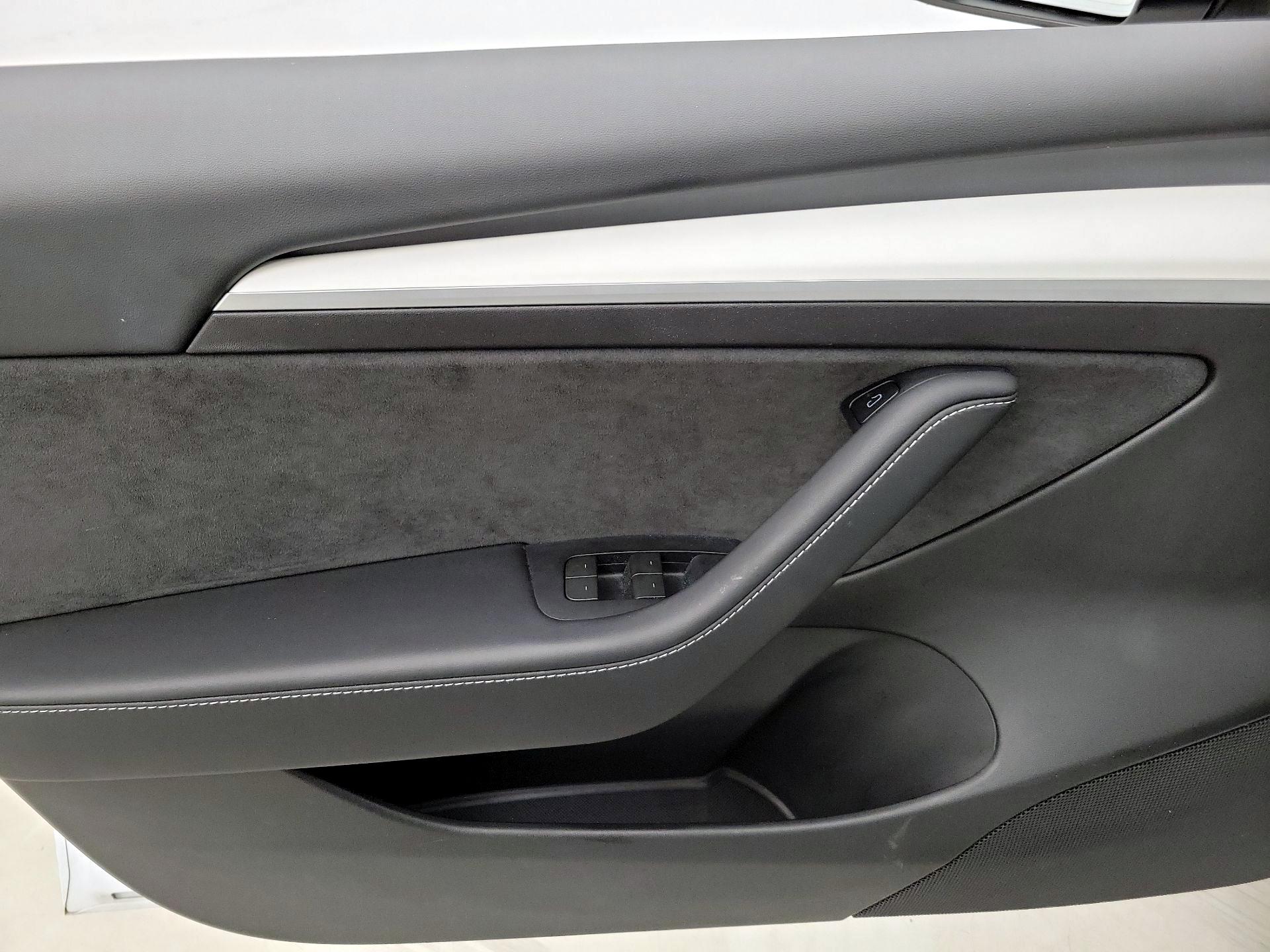 Thumbnail: 2022 Tesla Model 3 - 12