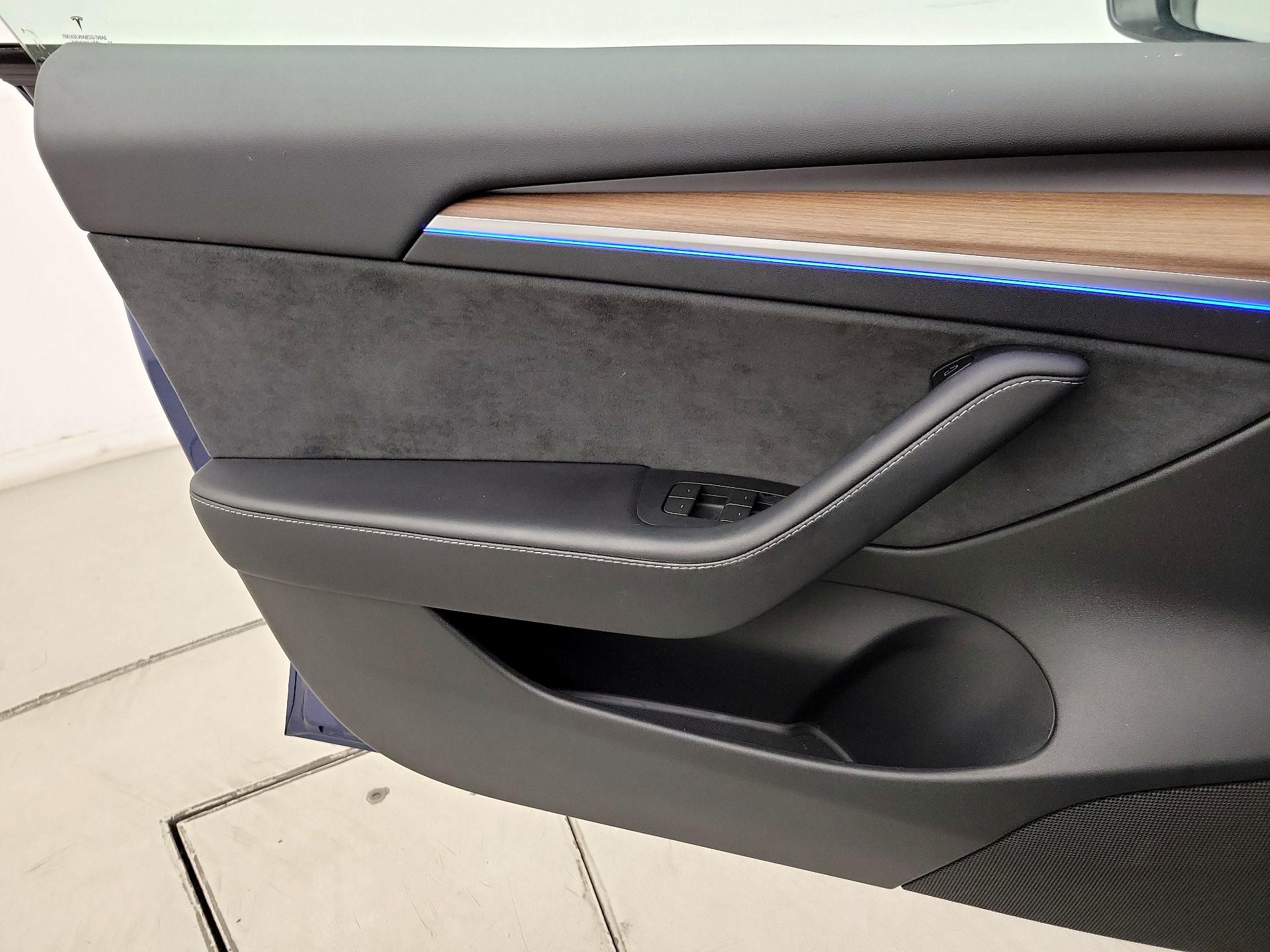 Thumbnail: 2022 Tesla Model 3 - 12