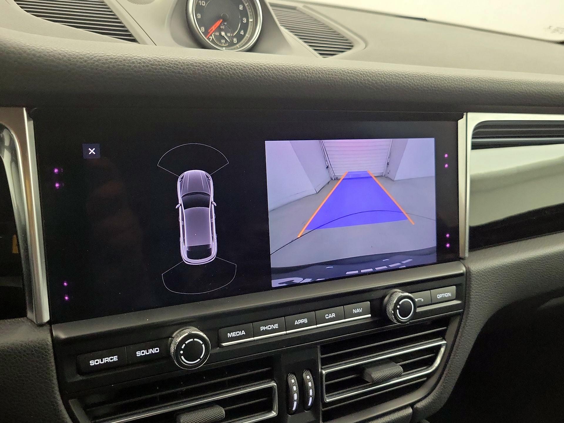 Thumbnail: 2020 Porsche Macan - 15