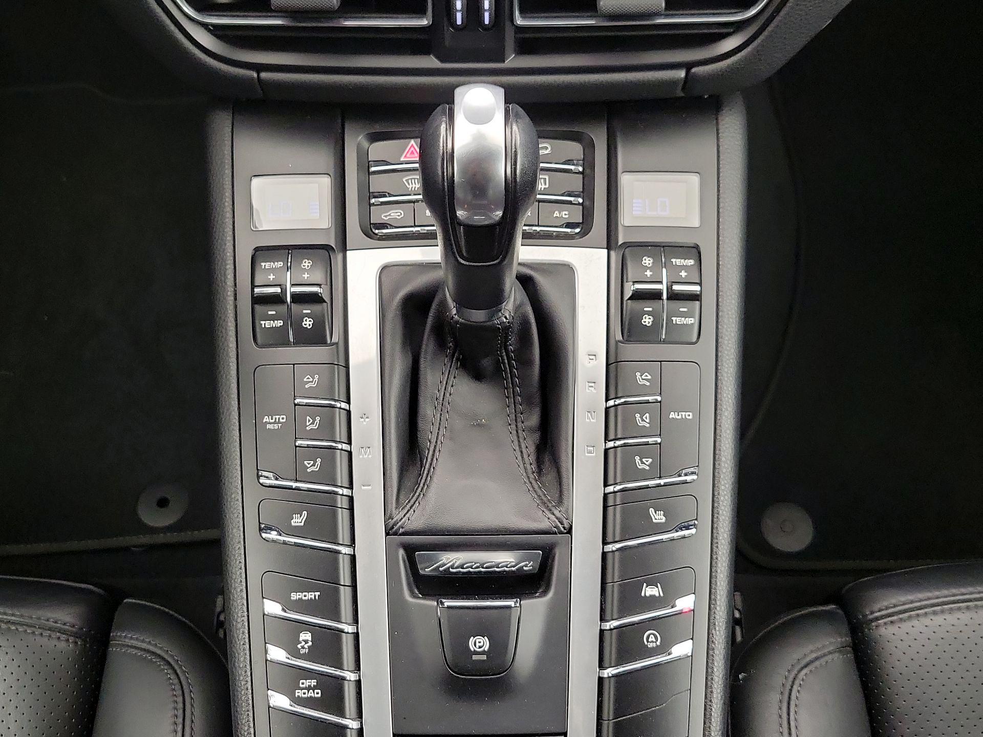 Thumbnail: 2020 Porsche Macan - 18