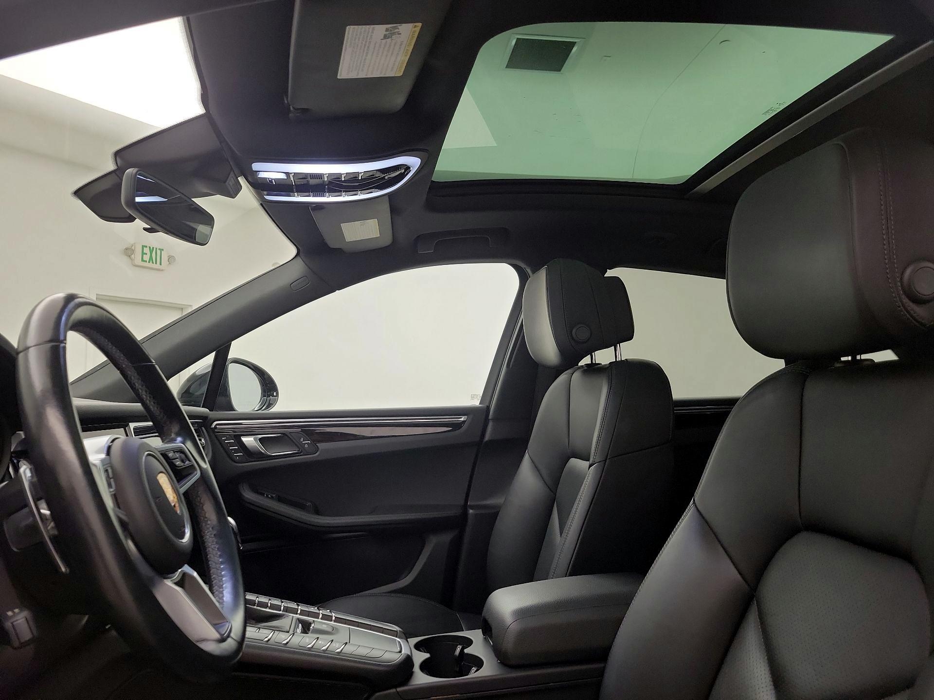 Thumbnail: 2020 Porsche Macan - 20