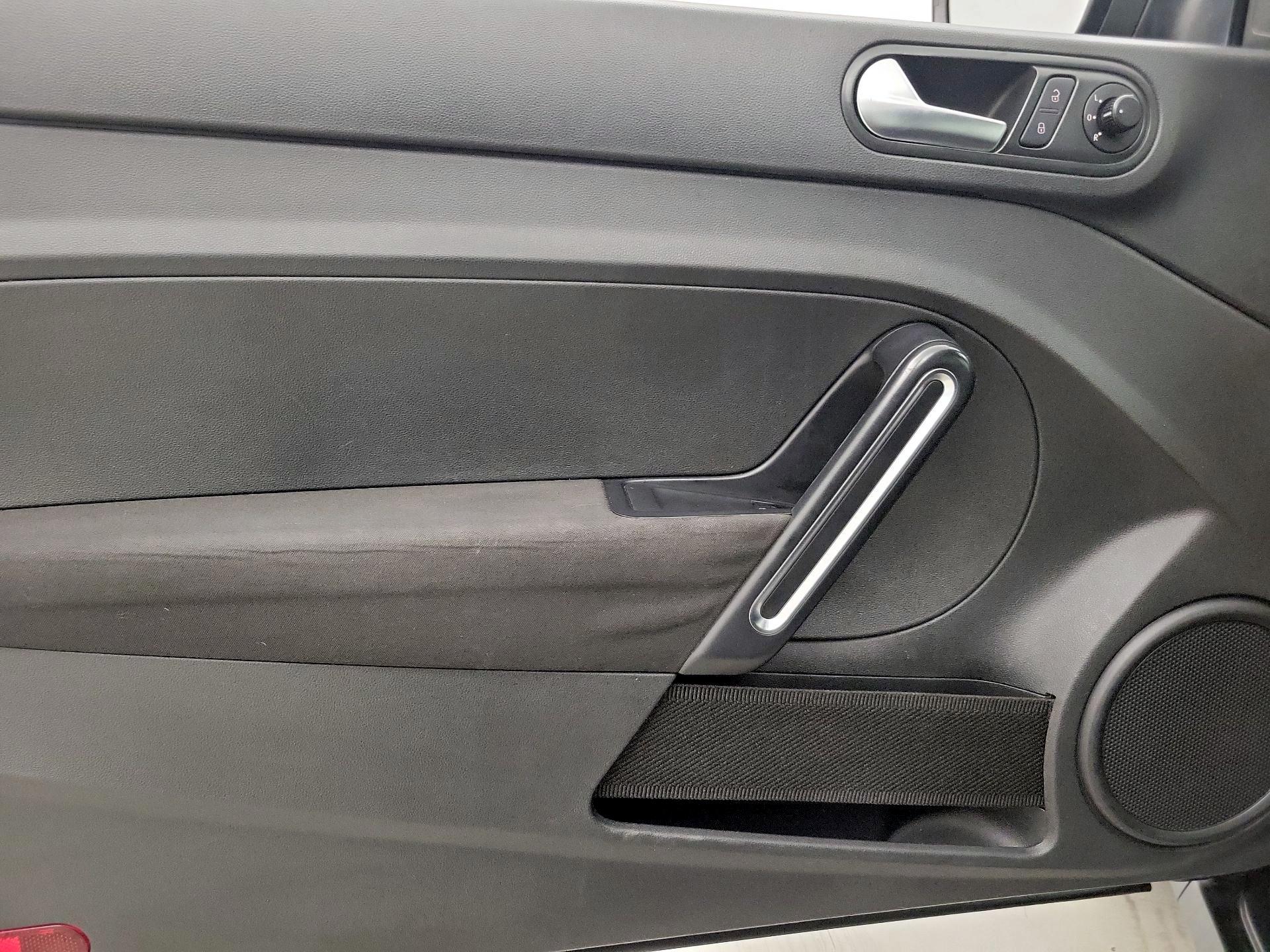 Thumbnail: 2014 Volkswagen Beetle - 12