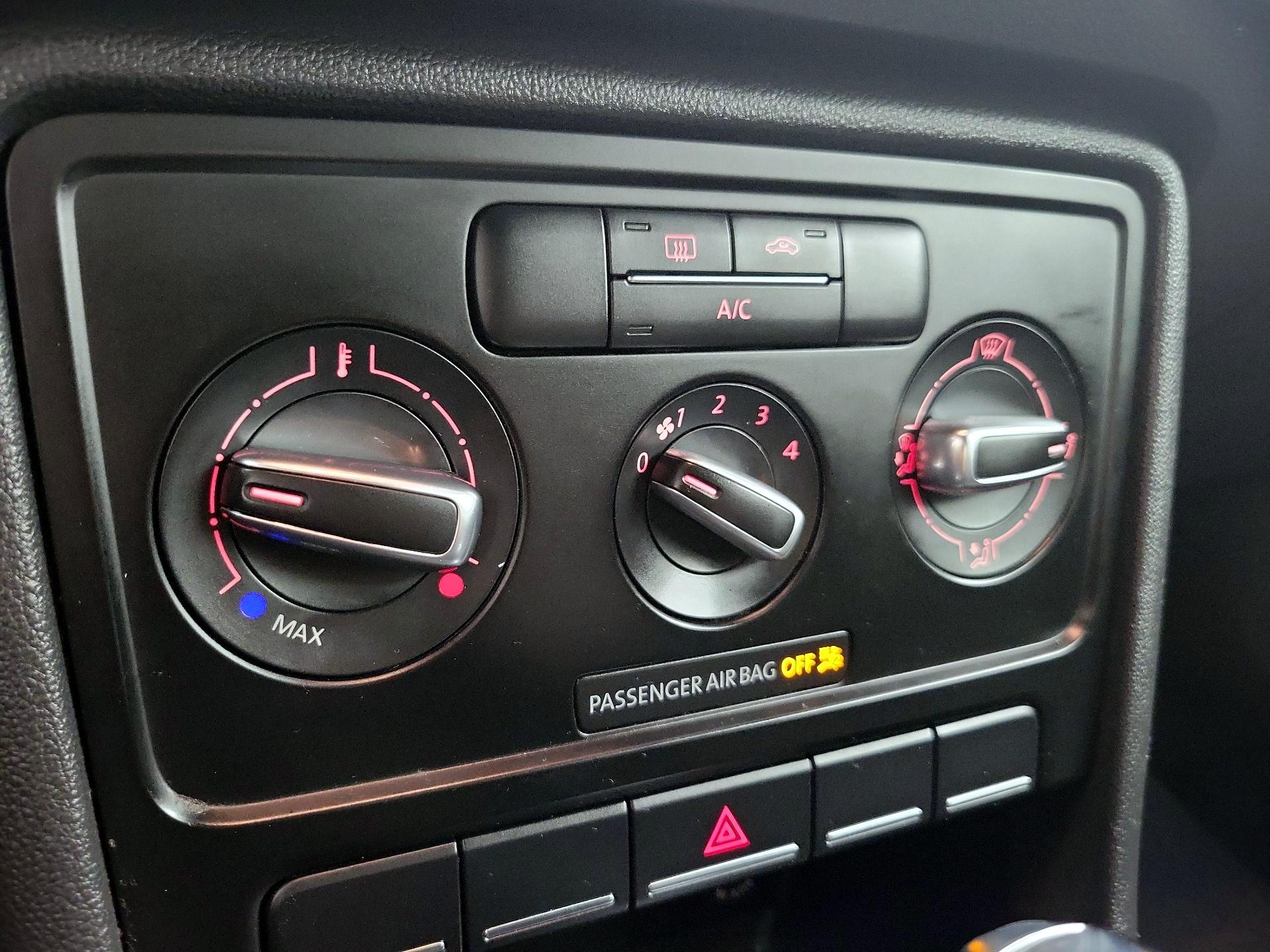 Thumbnail: 2014 Volkswagen Beetle - 15