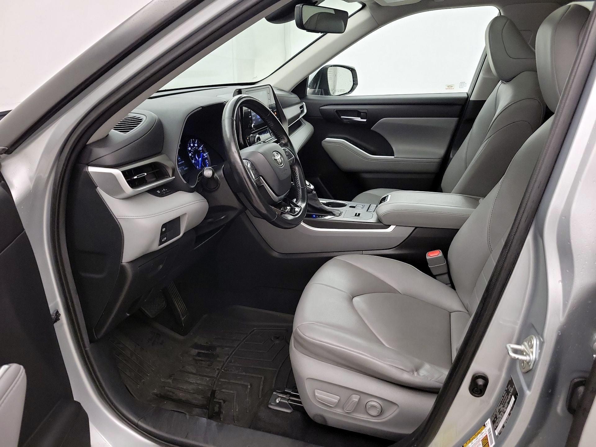 Thumbnail: 2020 Toyota Highlander - 11