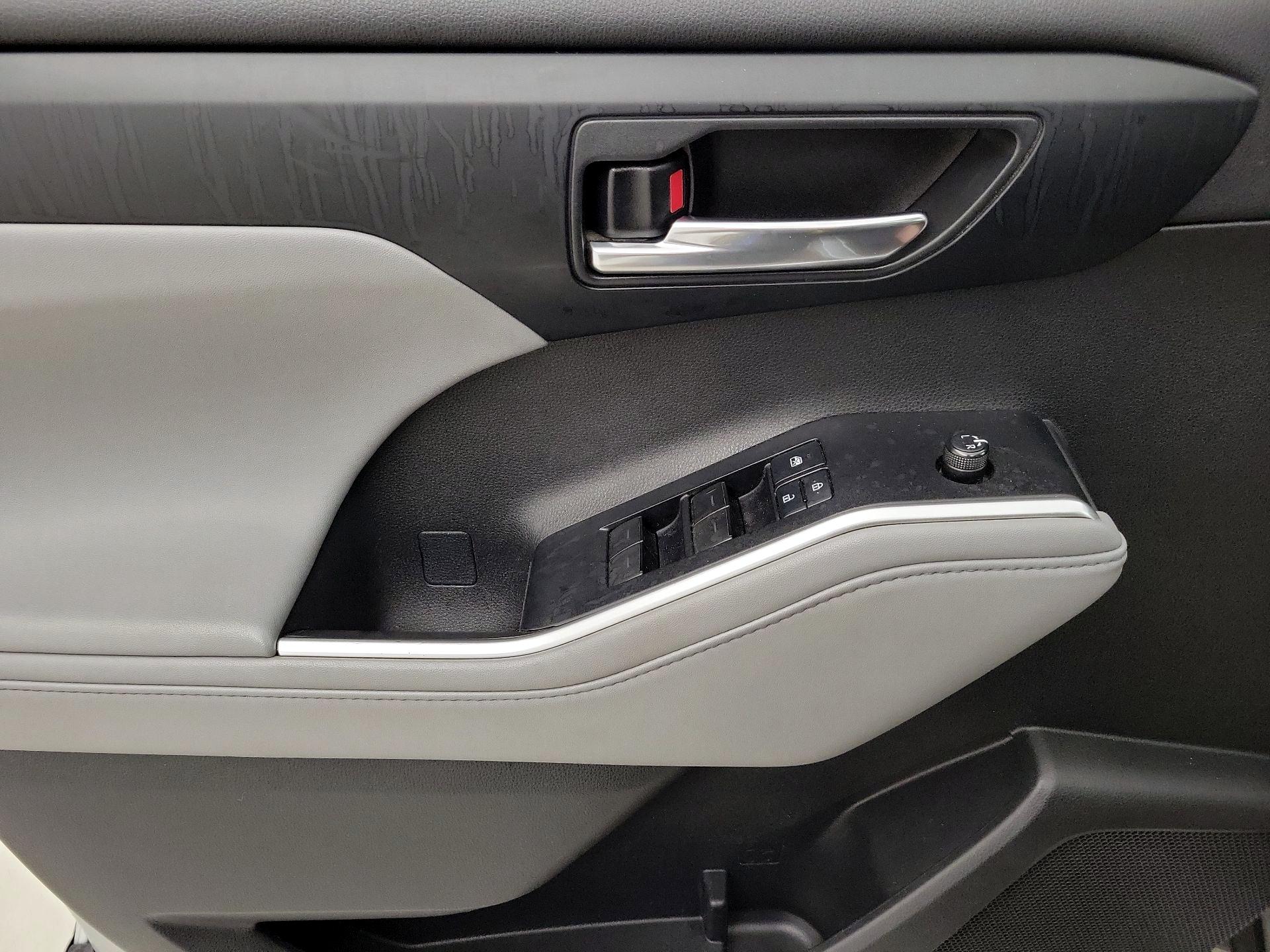 Thumbnail: 2020 Toyota Highlander - 12