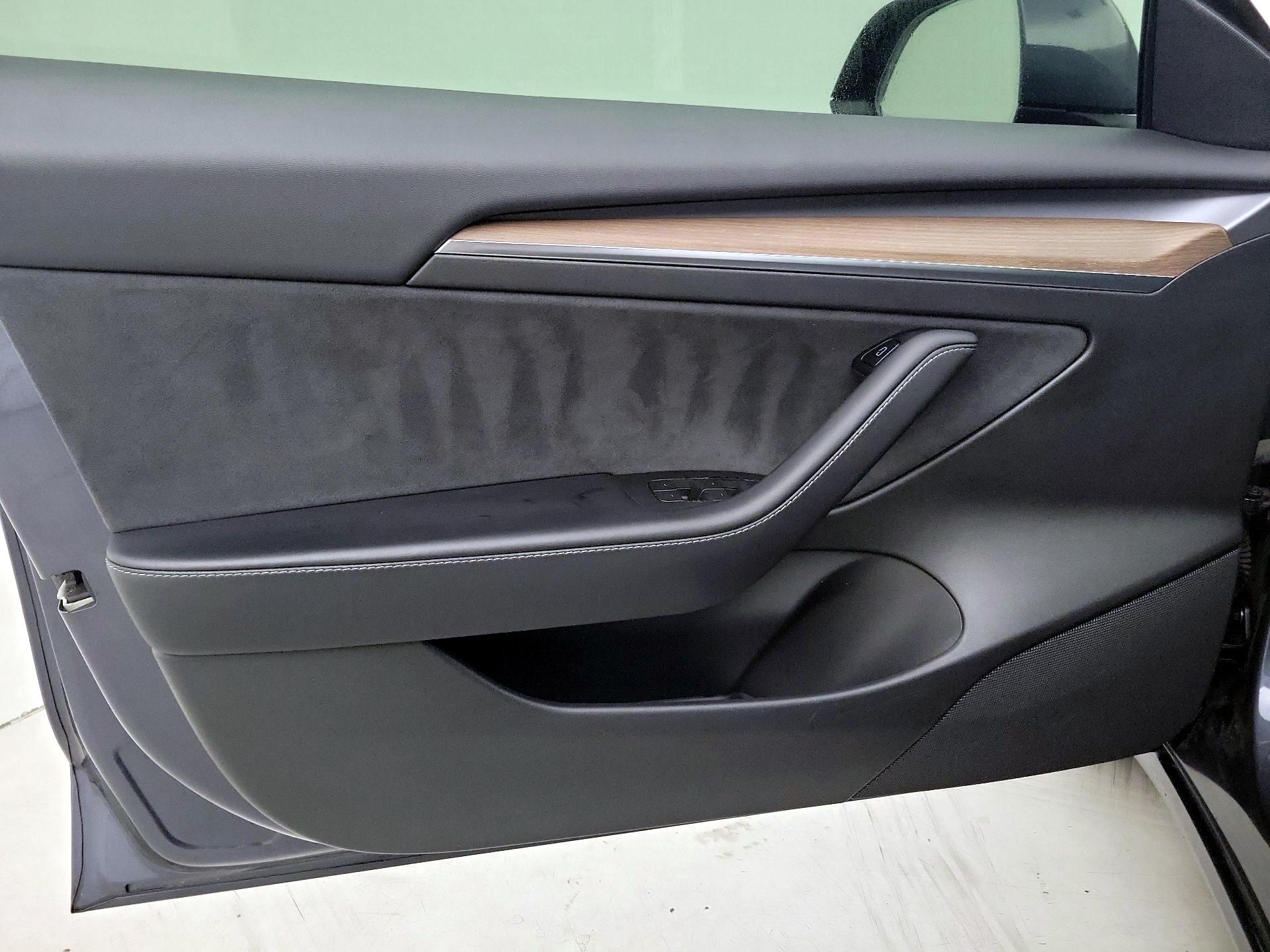 Thumbnail: 2022 Tesla Model 3 - 12