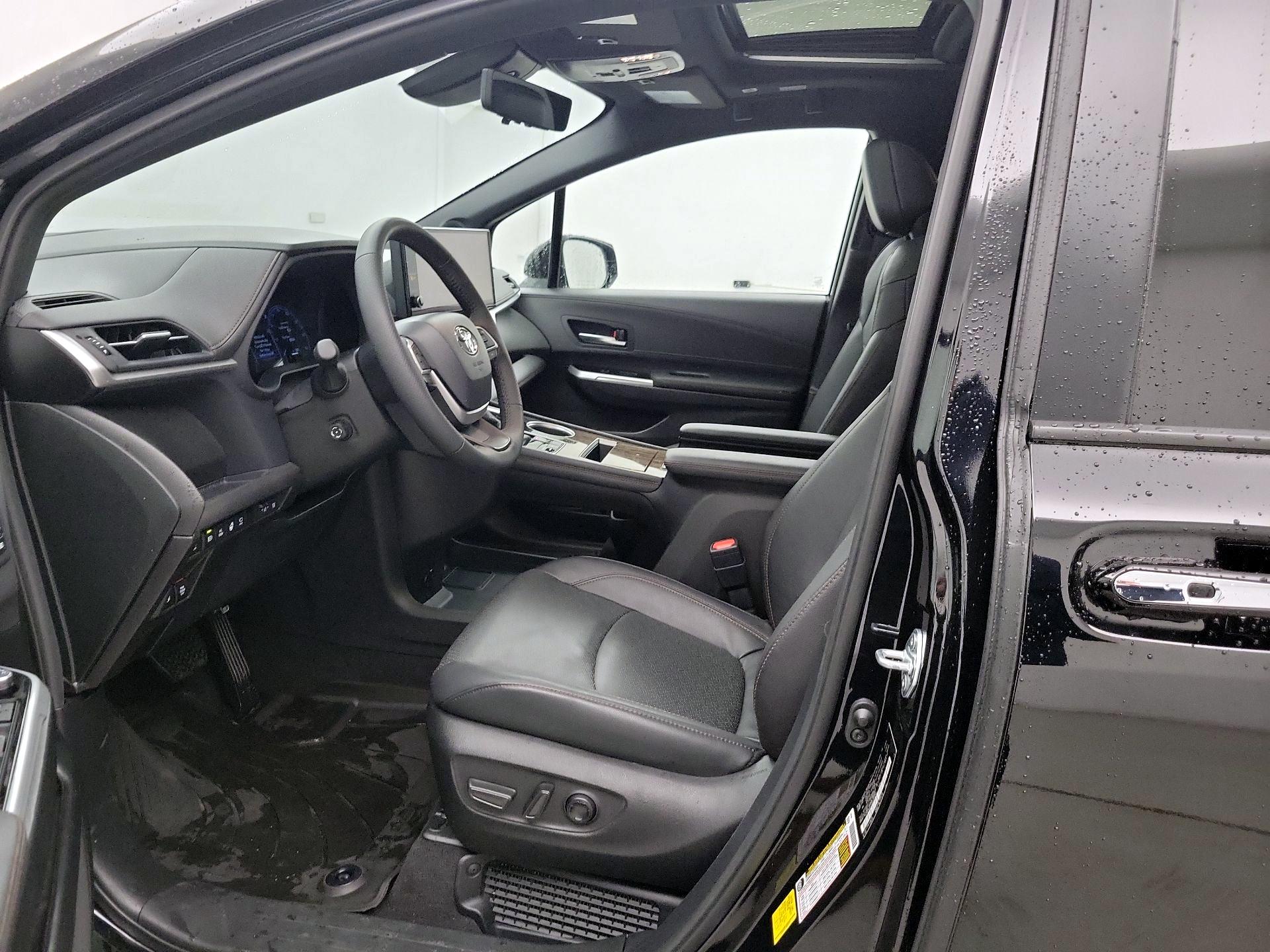 Thumbnail: 2025 Toyota Sienna - 11