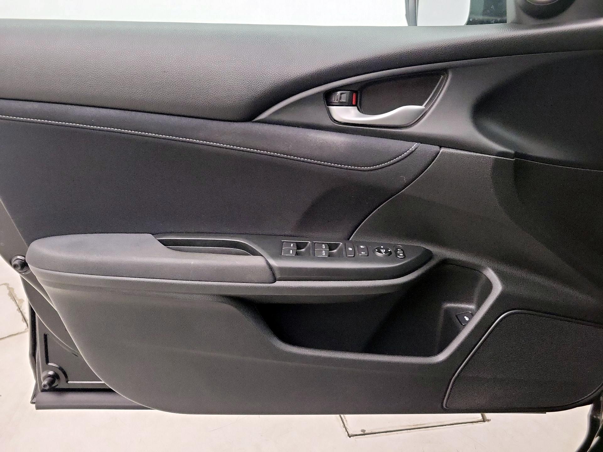 Thumbnail: 2020 Honda Insight - 12