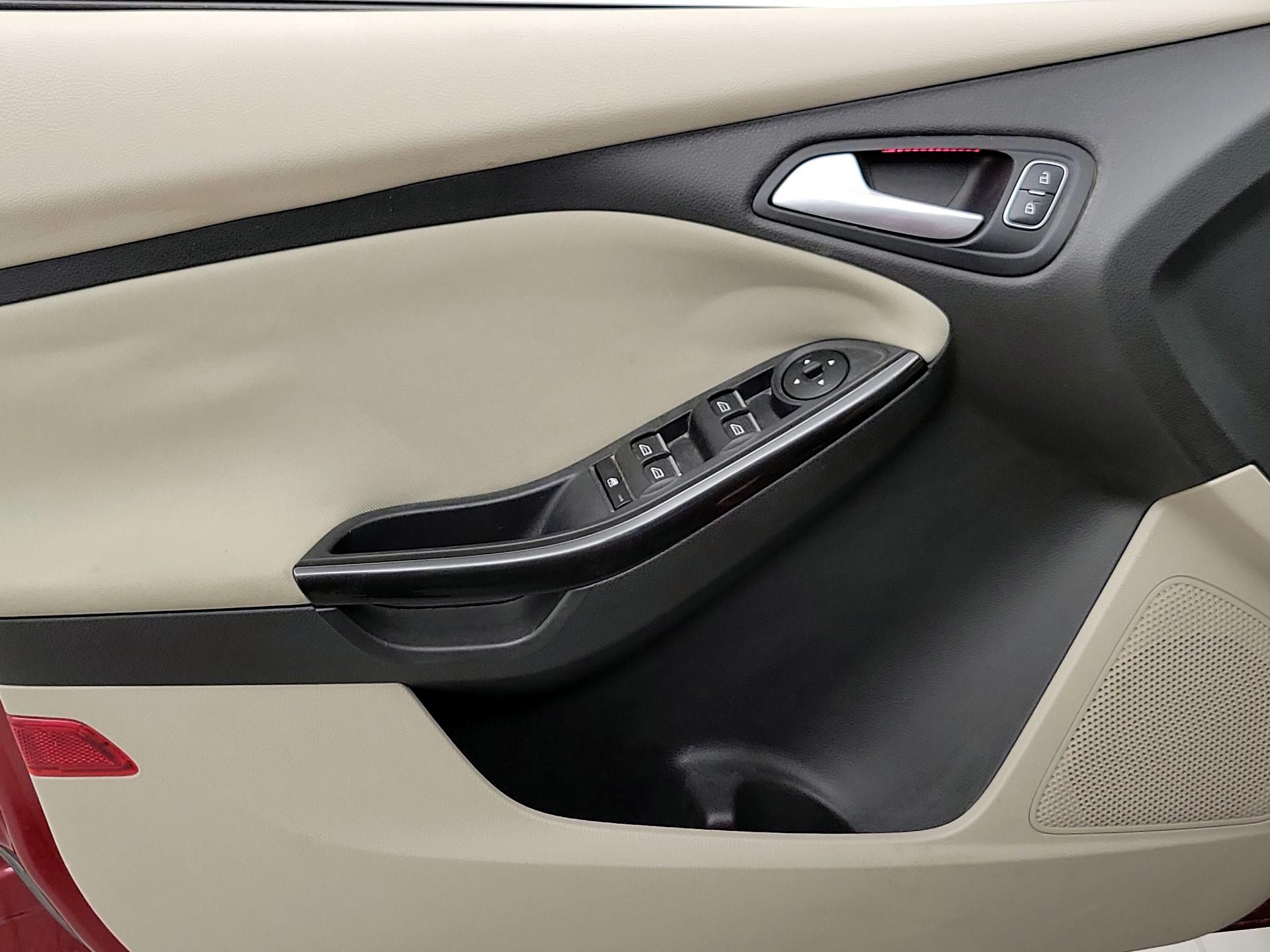 Thumbnail: 2016 Ford Focus - 12