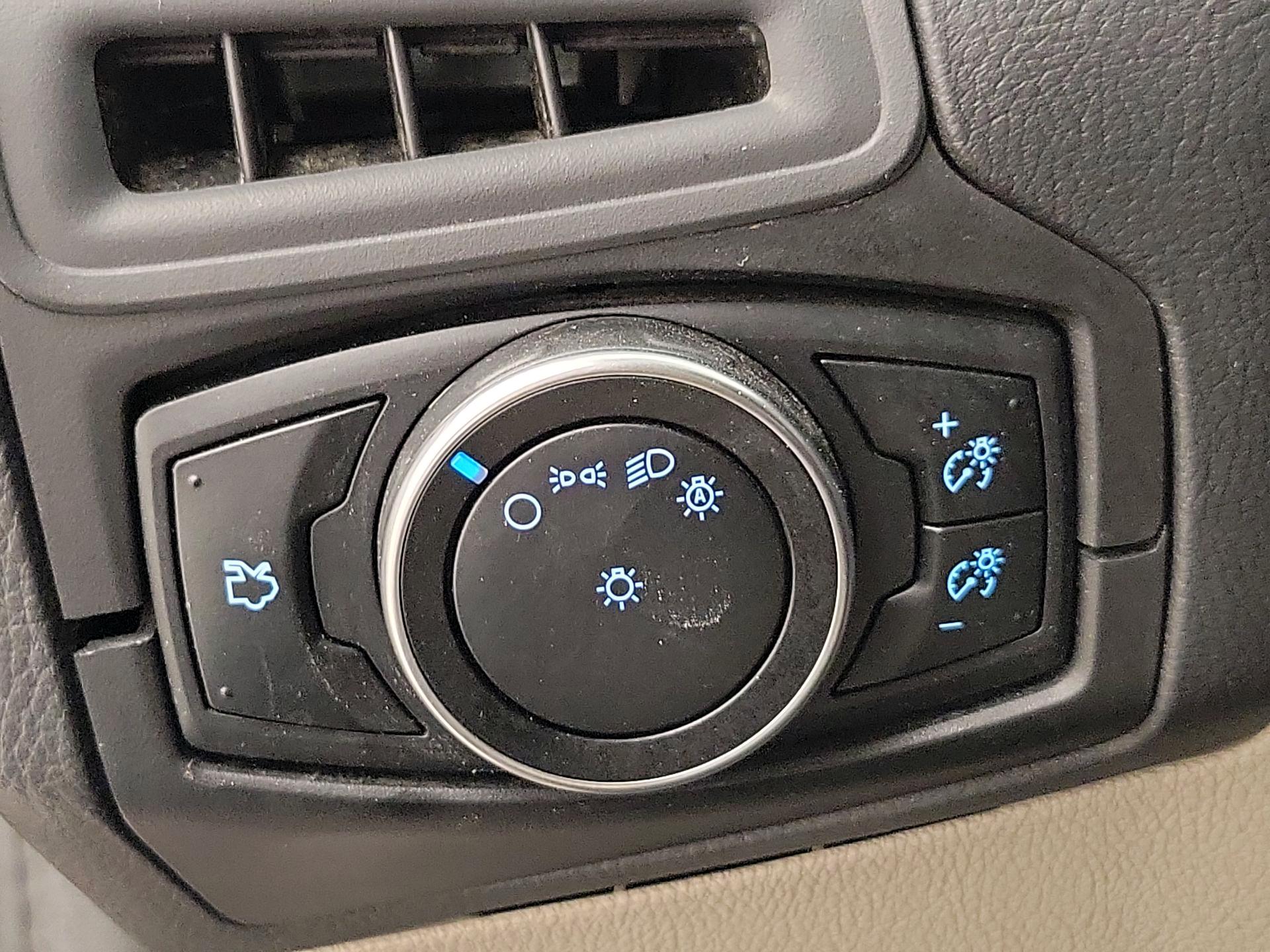 Thumbnail: 2016 Ford Focus - 13