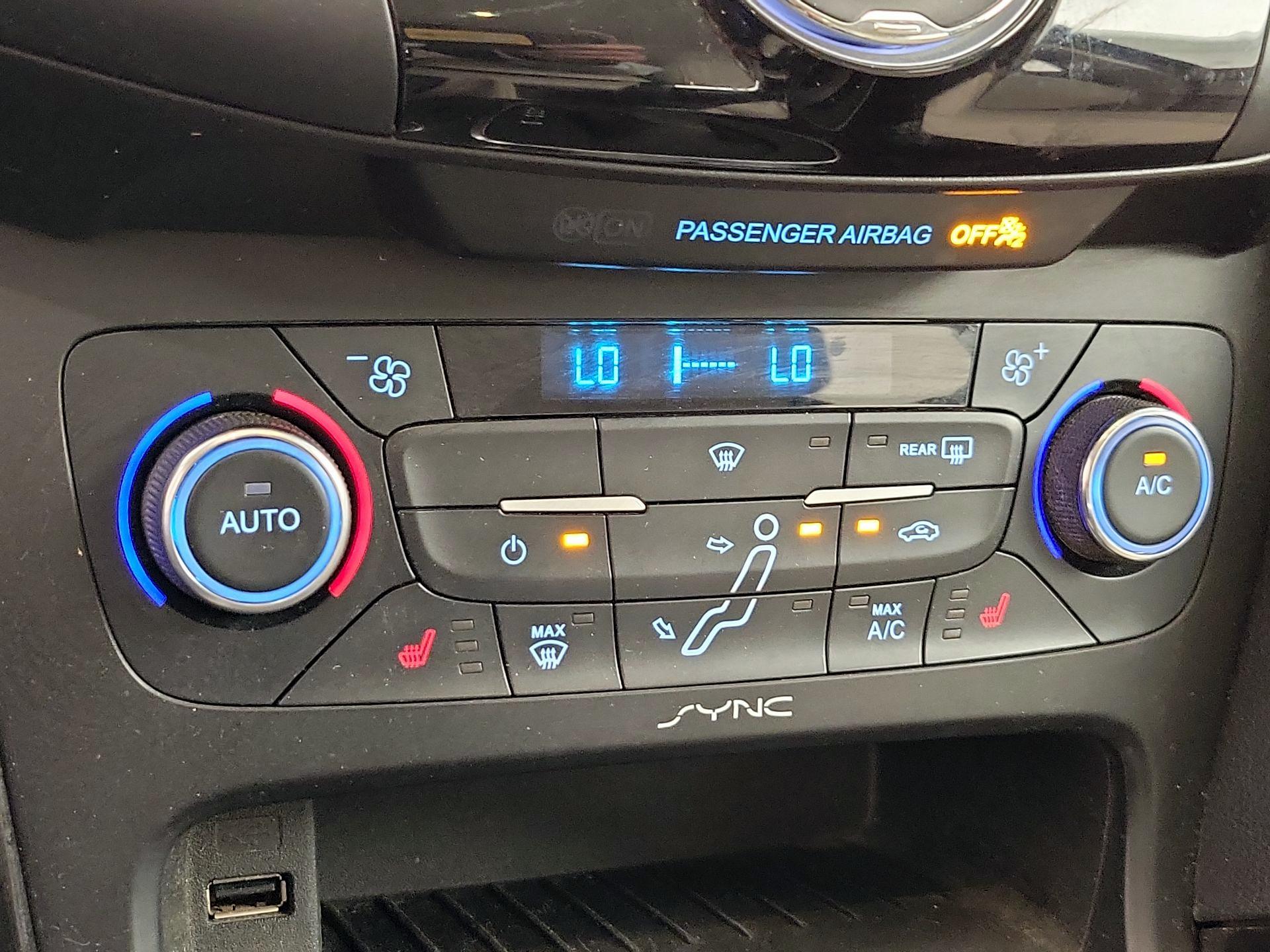 Thumbnail: 2016 Ford Focus - 17