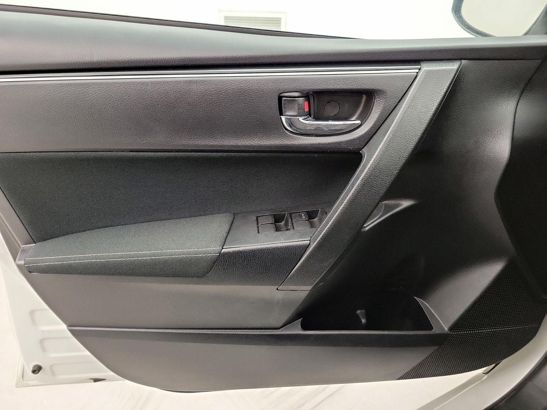 Thumbnail: 2018 Toyota Corolla - 12