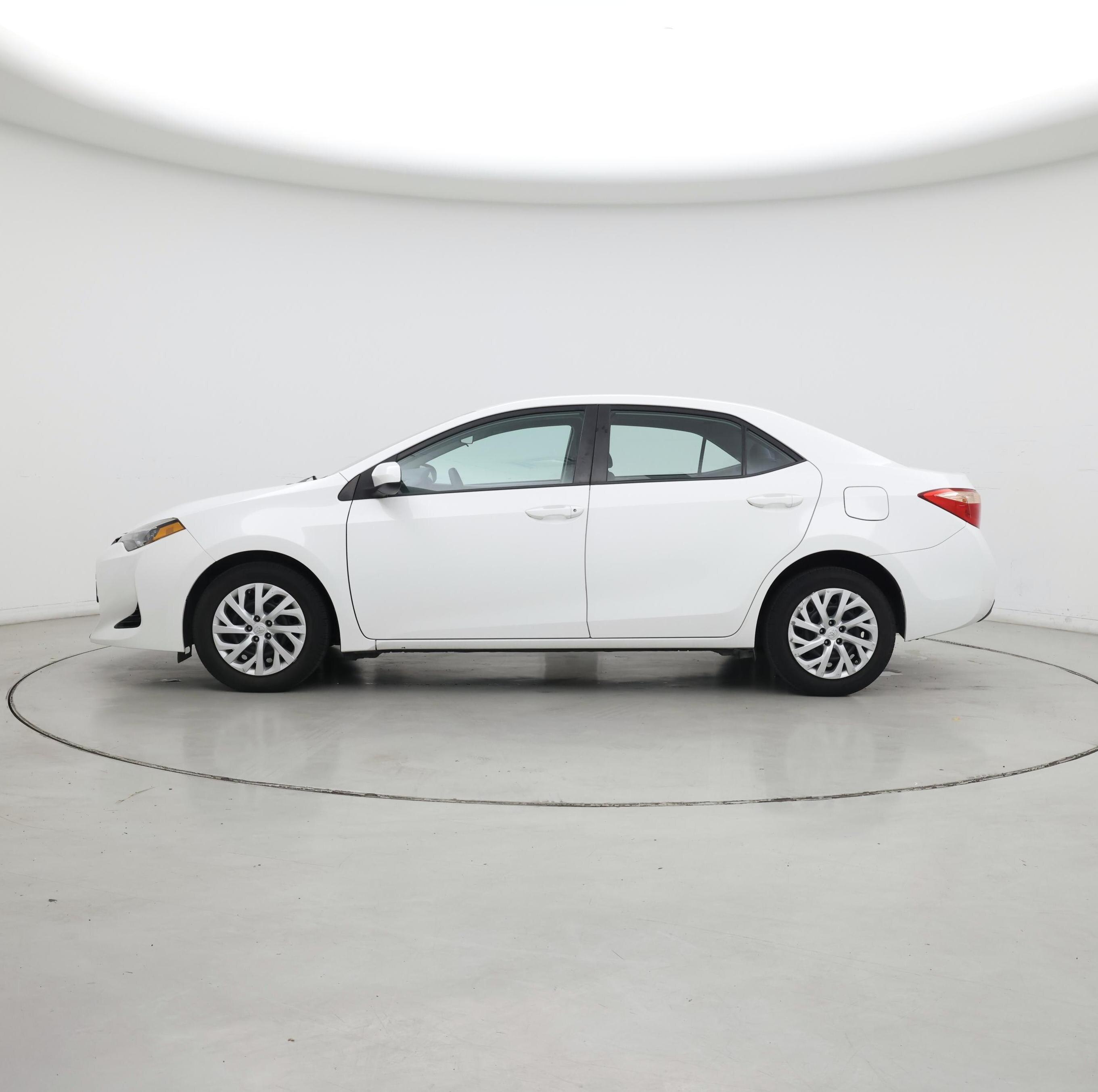 Thumbnail: 2018 Toyota Corolla - 3