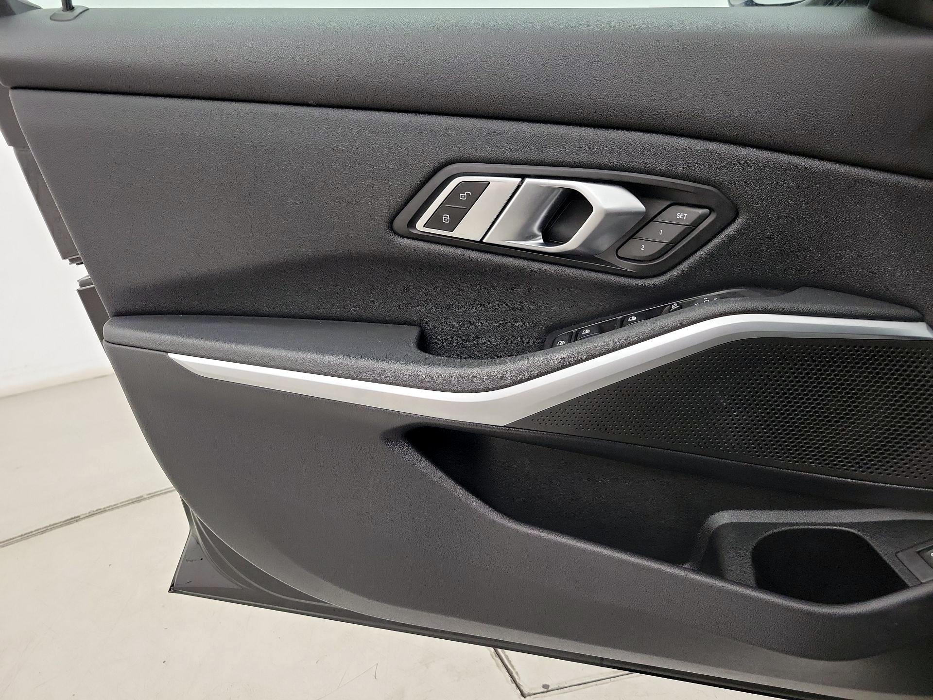 Thumbnail: 2020 BMW 3 Series - 12