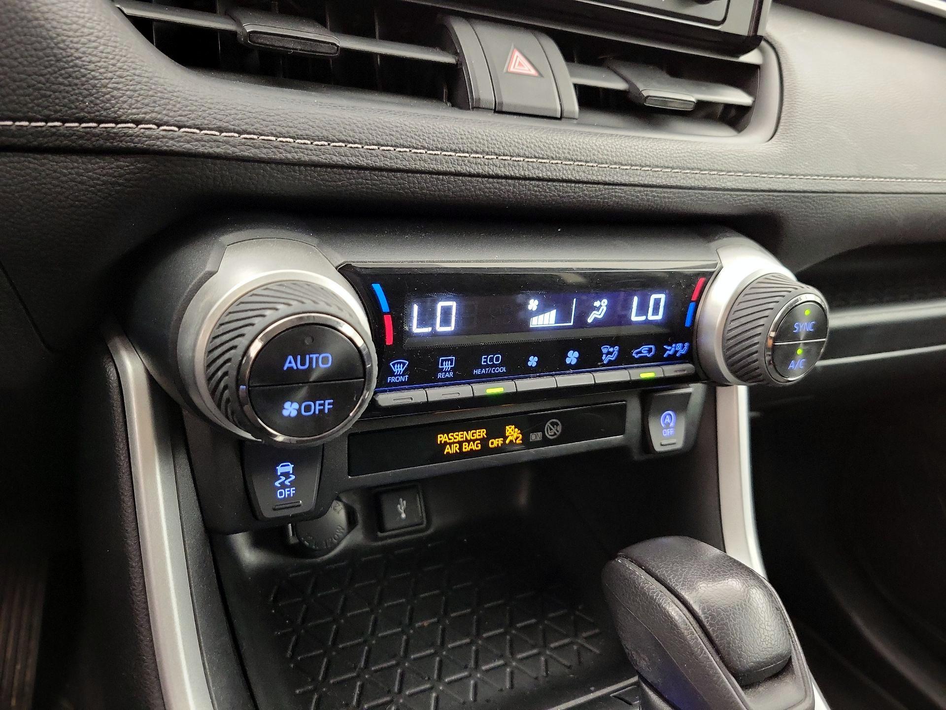 Thumbnail: 2021 Toyota RAV4 - 16