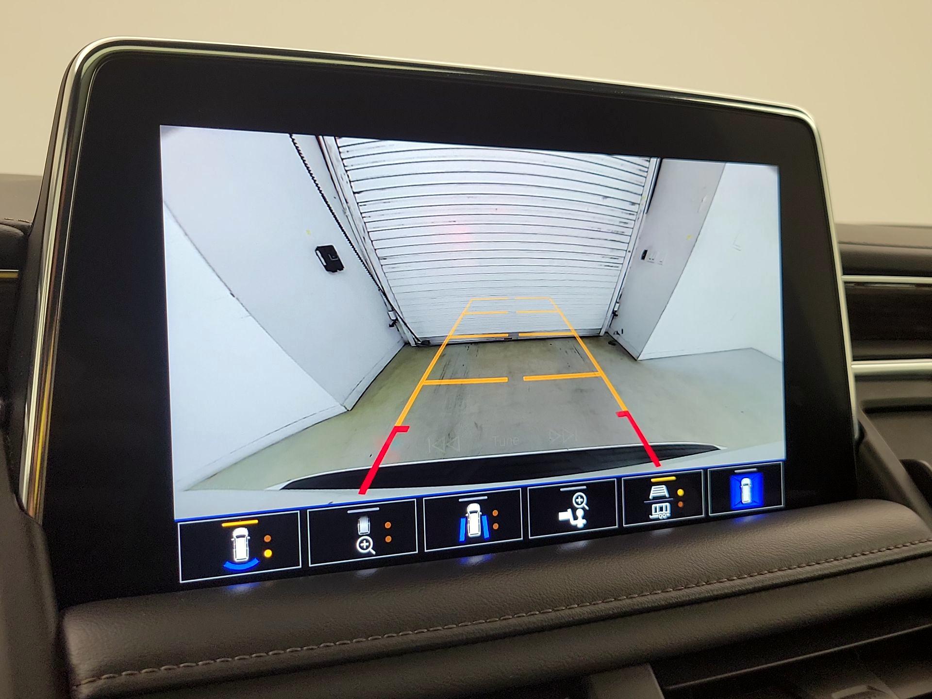 Thumbnail: 2021 Chevrolet Suburban - 15