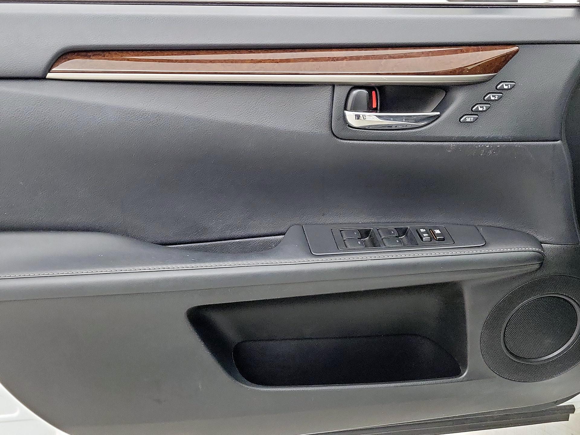 Thumbnail: 2015 Lexus ES - 12