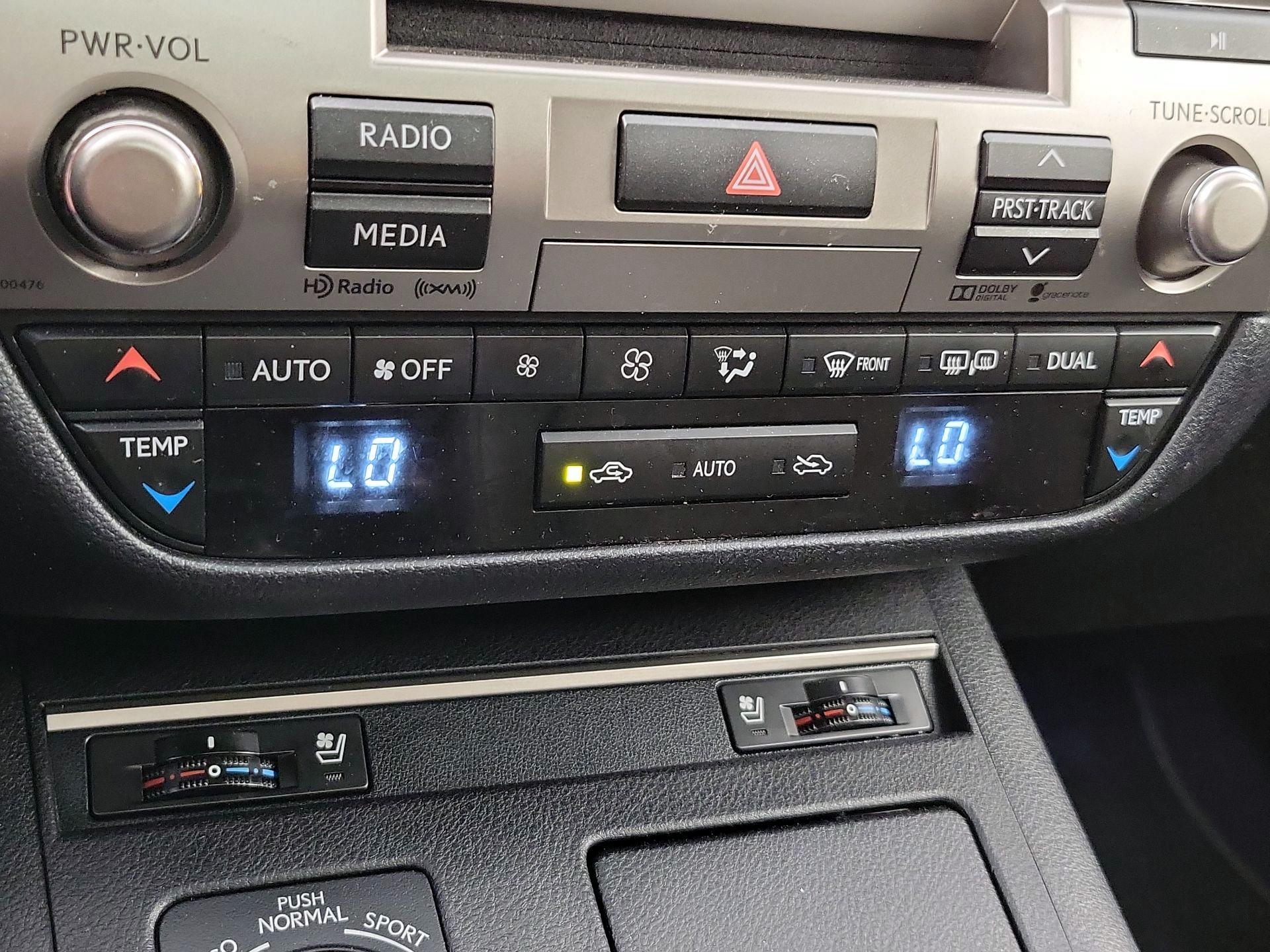 Thumbnail: 2015 Lexus ES - 17