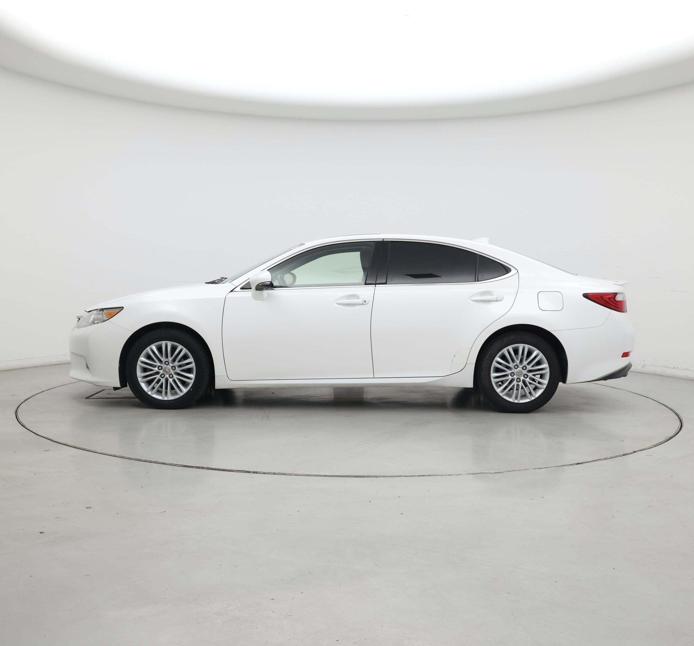 Thumbnail: 2015 Lexus ES - 3