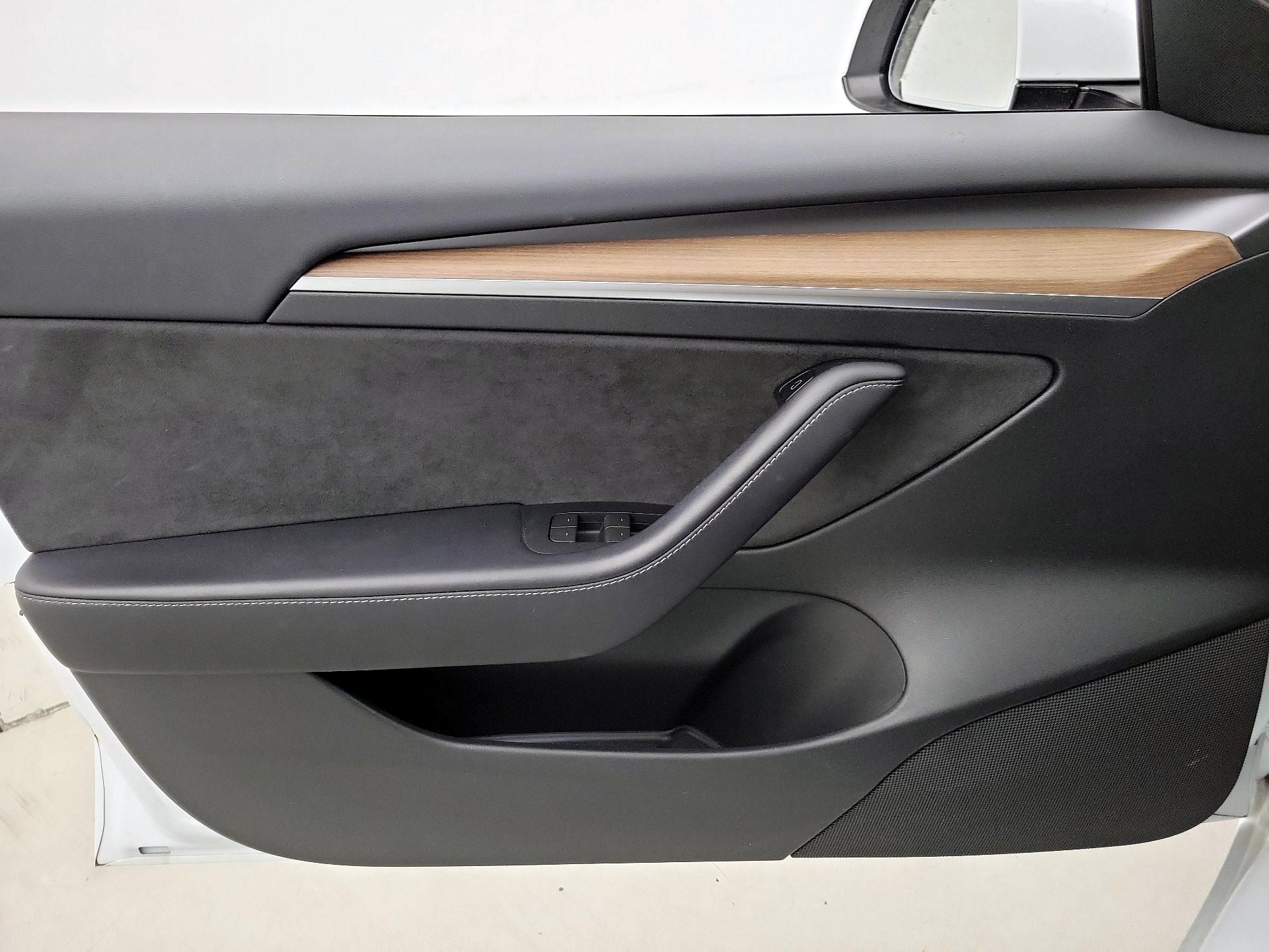 Thumbnail: 2023 Tesla Model 3 - 12