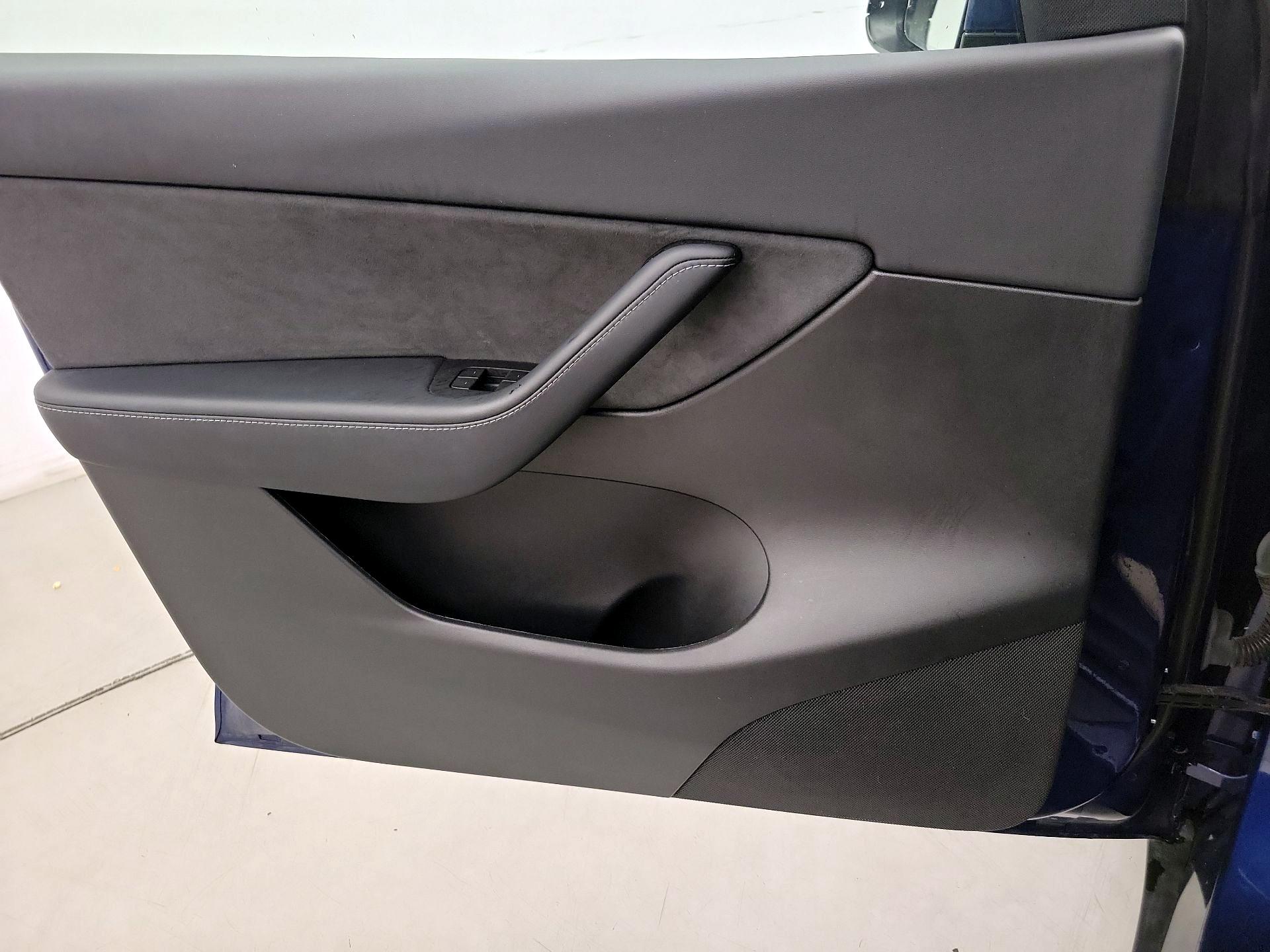 Thumbnail: 2022 Tesla Model Y - 12