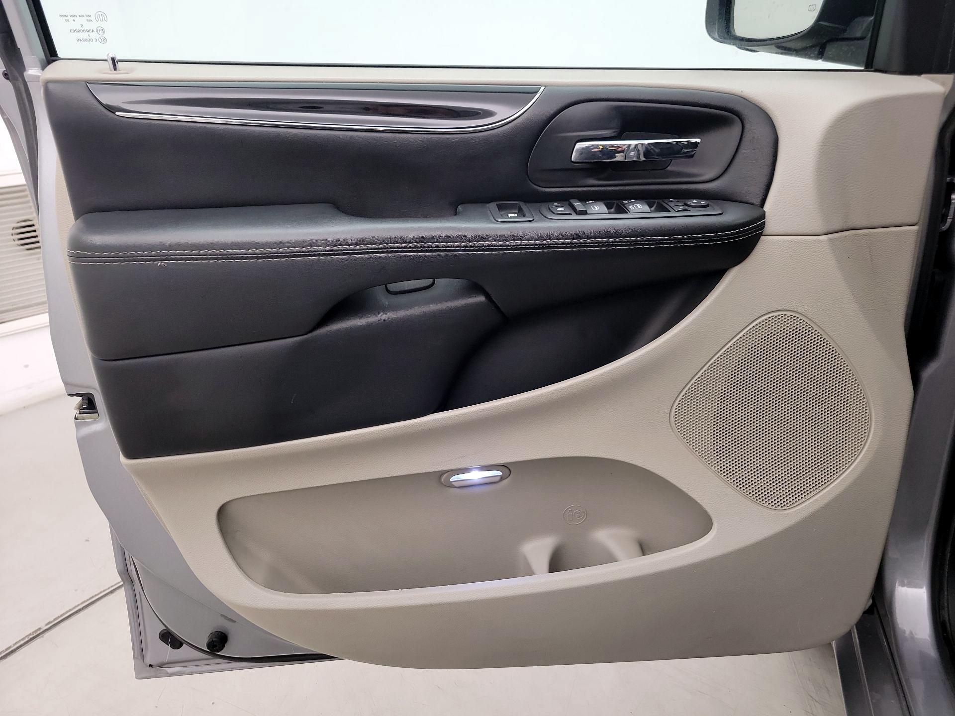 Thumbnail: 2018 Dodge Grand Caravan - 12