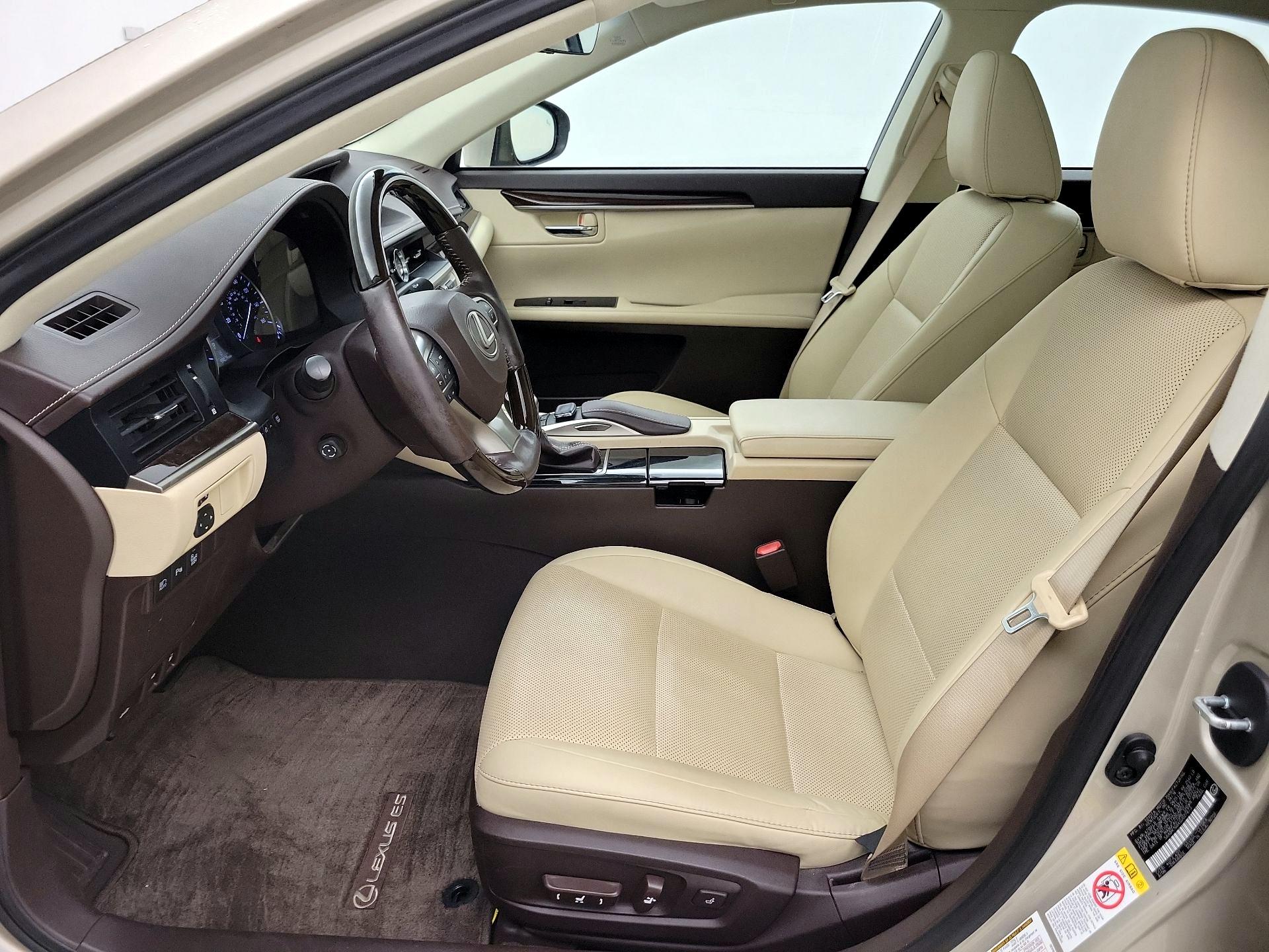 Thumbnail: 2016 Lexus ES - 11