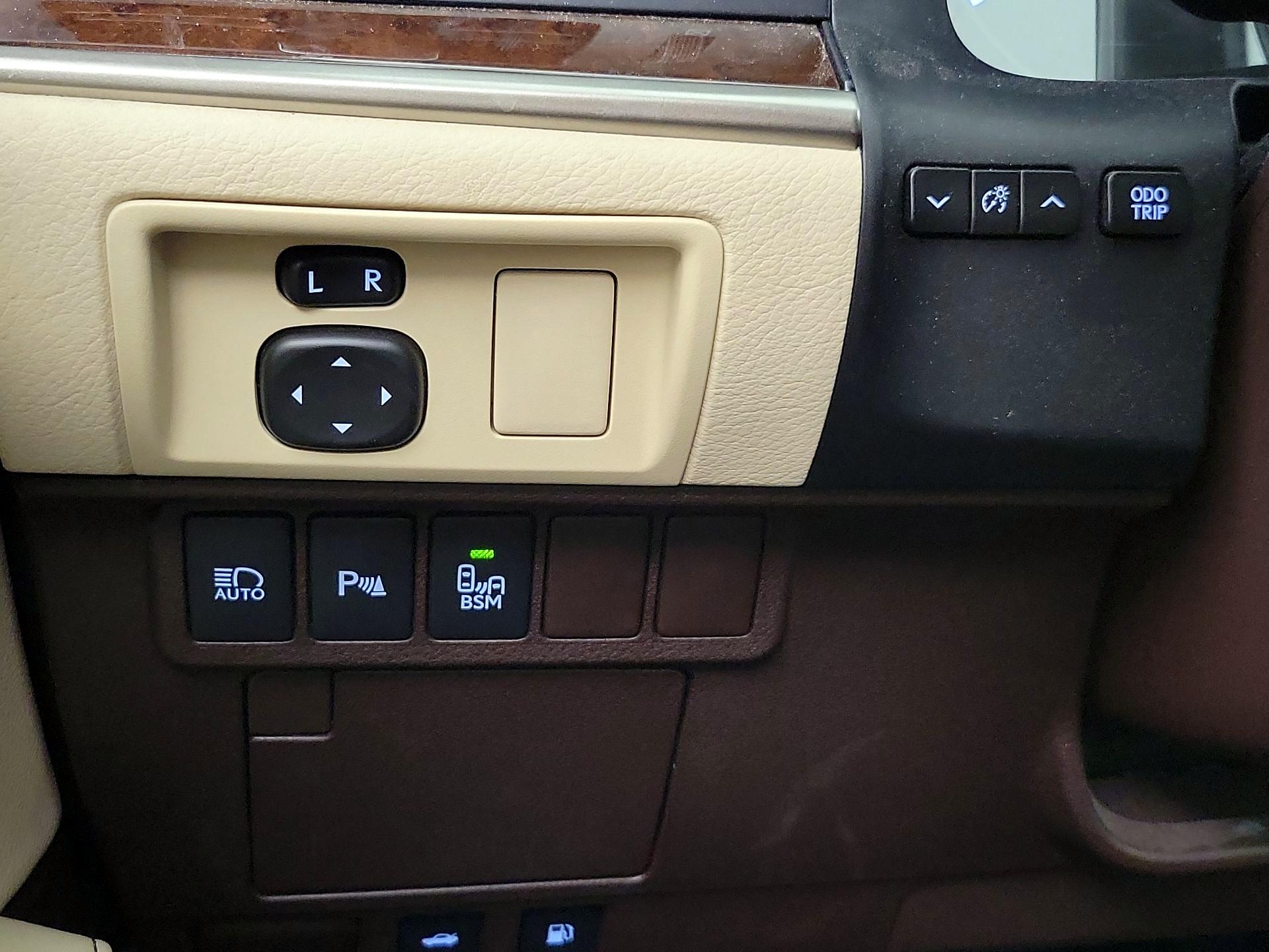 Thumbnail: 2016 Lexus ES - 13