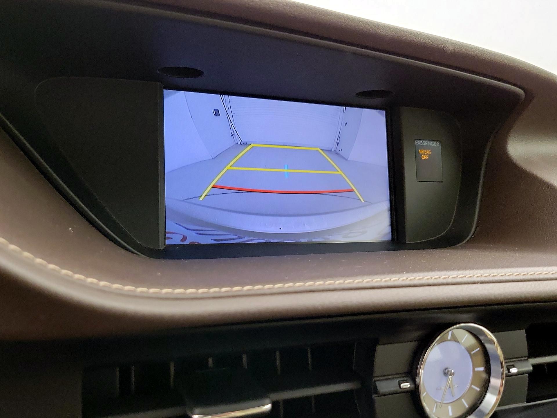 Thumbnail: 2016 Lexus ES - 15