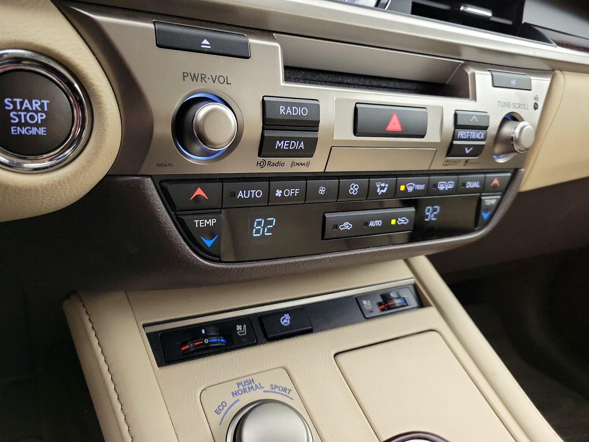 Thumbnail: 2016 Lexus ES - 17