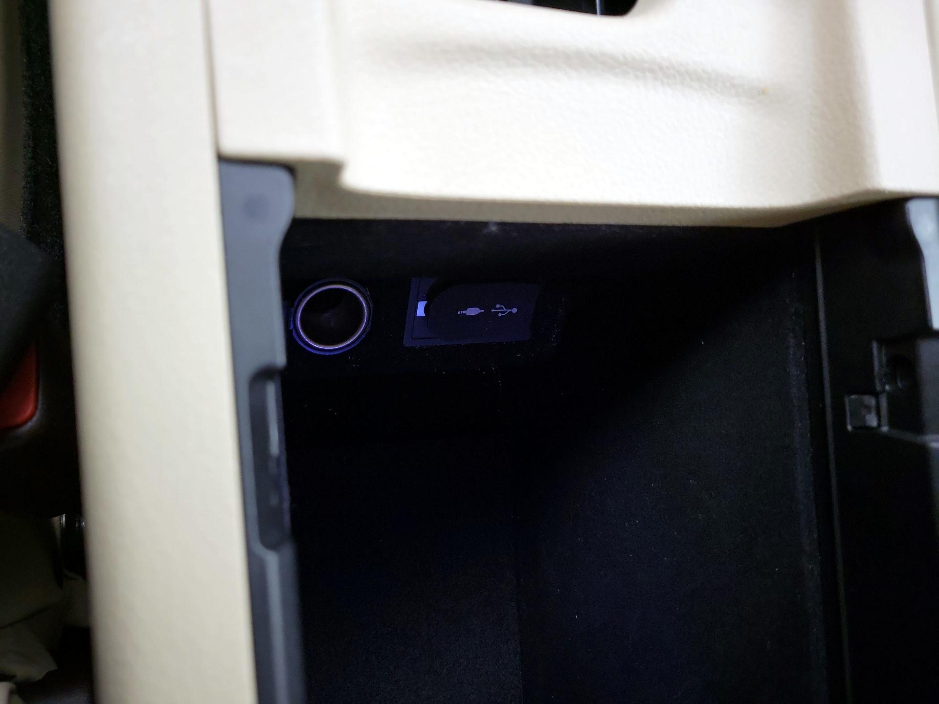 Thumbnail: 2016 Lexus ES - 19