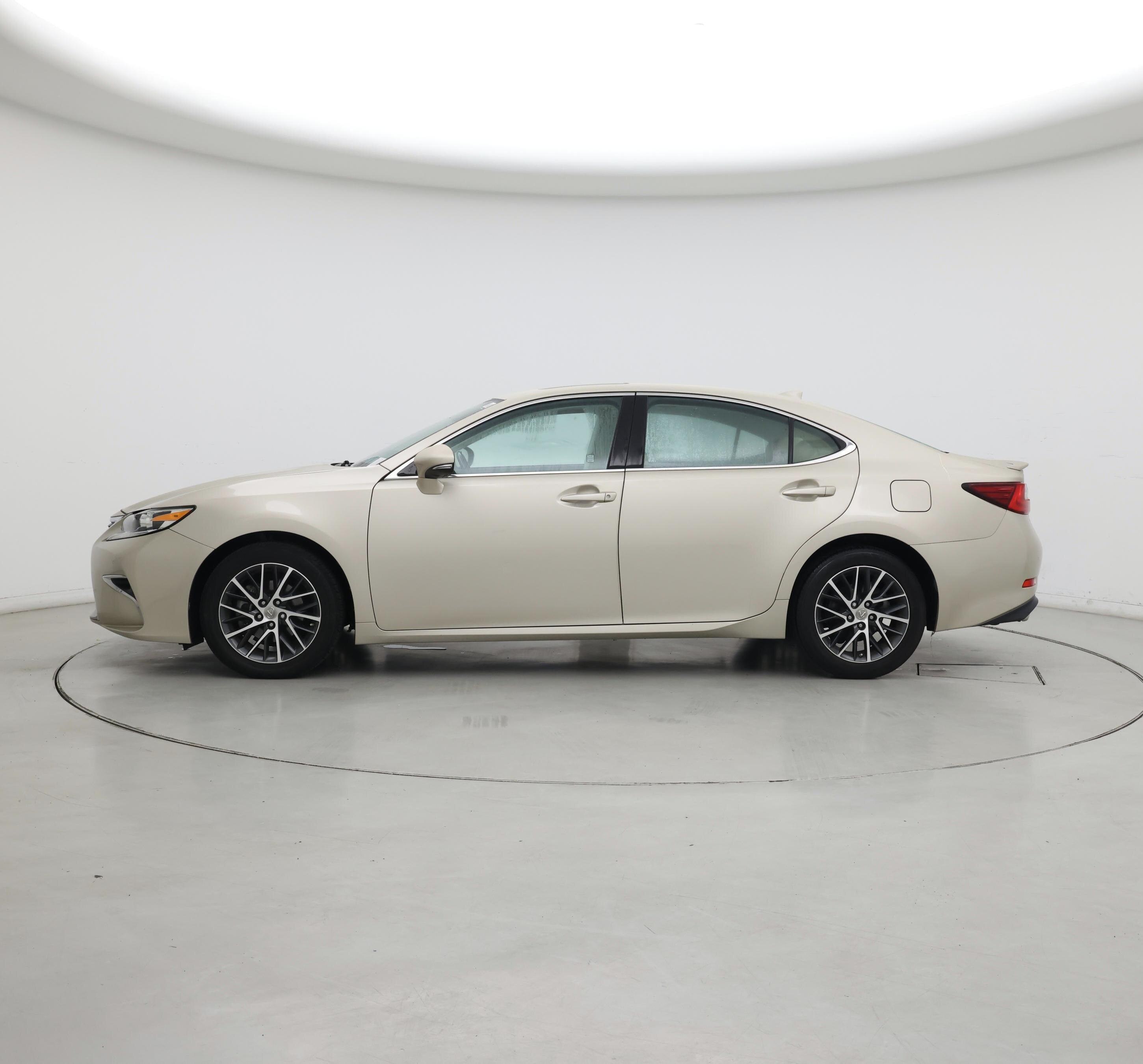 Thumbnail: 2016 Lexus ES - 3