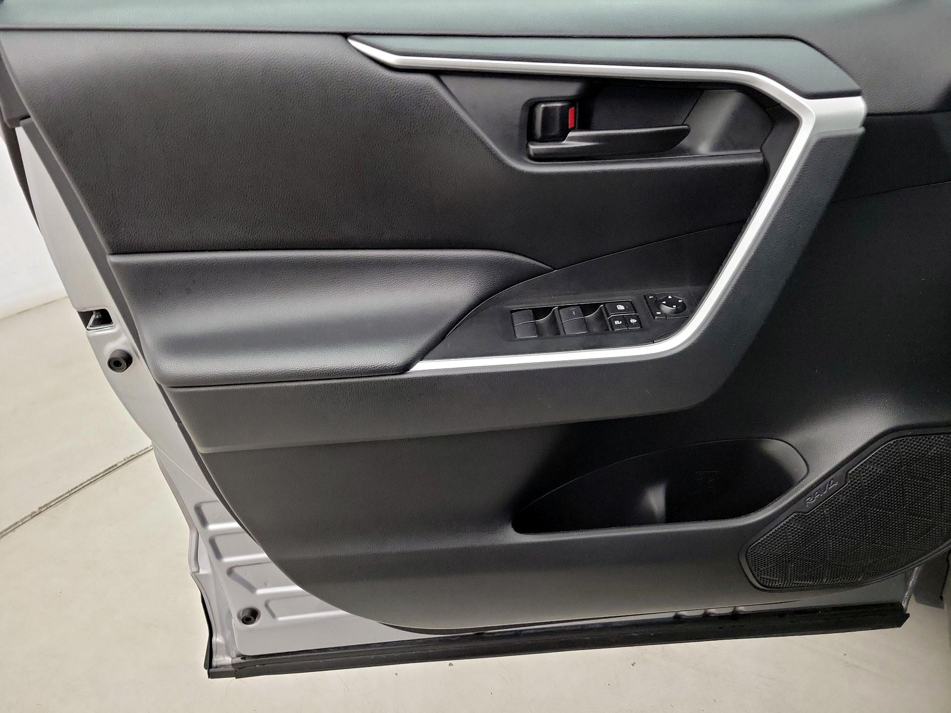 Thumbnail: 2023 Toyota RAV4 - 12