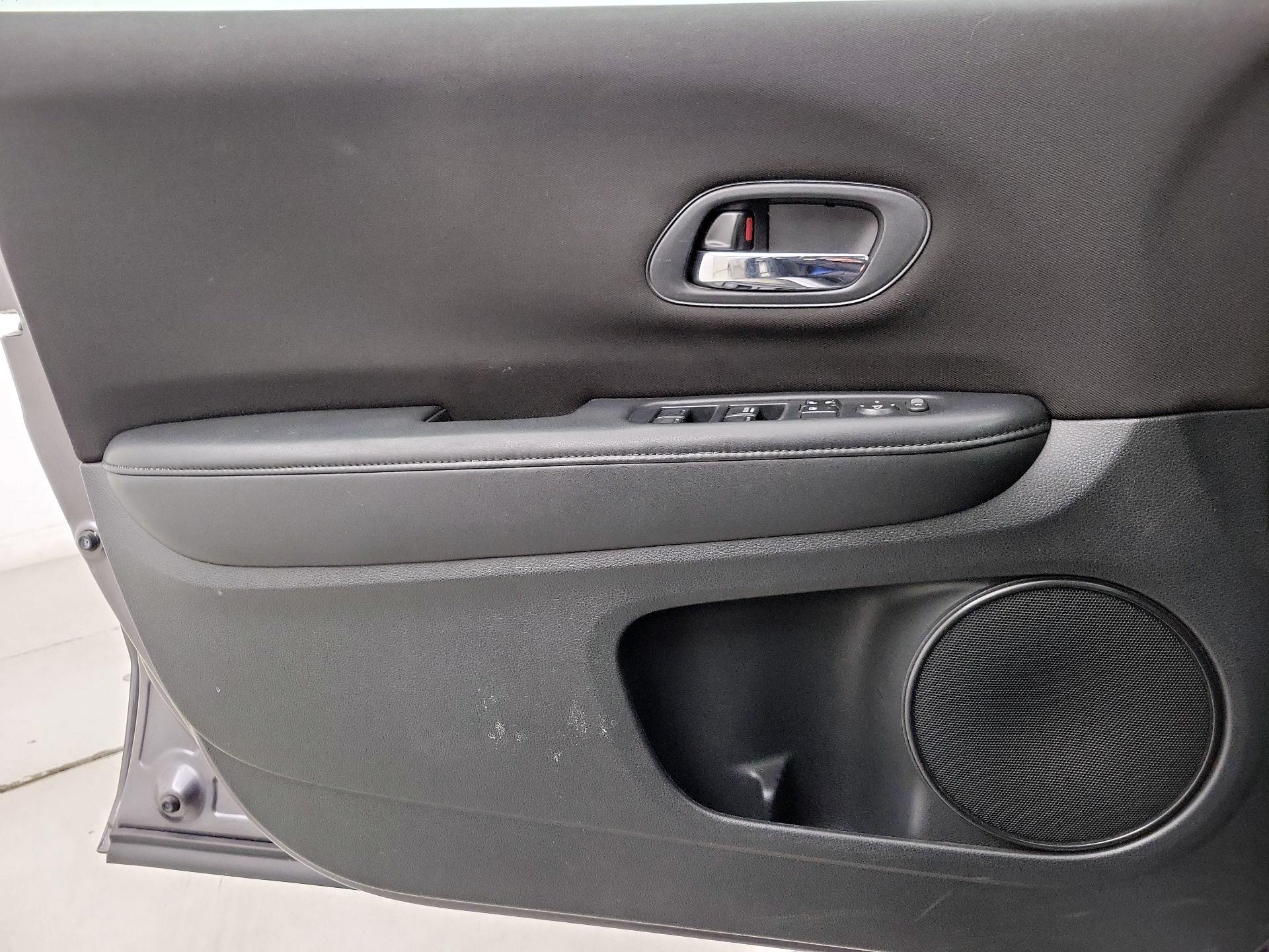 Thumbnail: 2016 Honda HR-V - 12