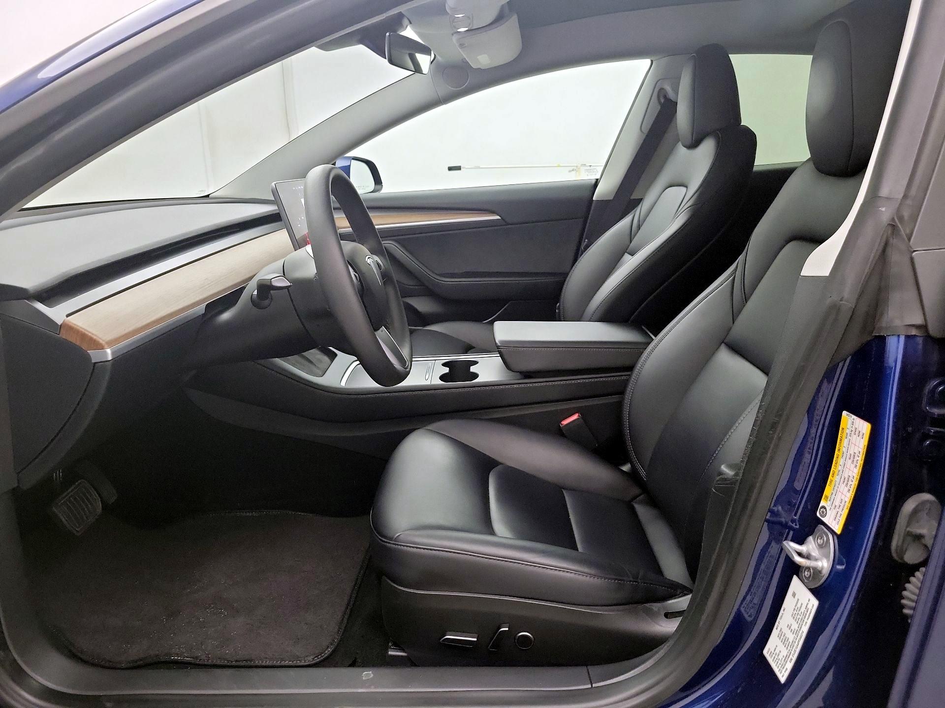 Thumbnail: 2023 Tesla Model 3 - 11