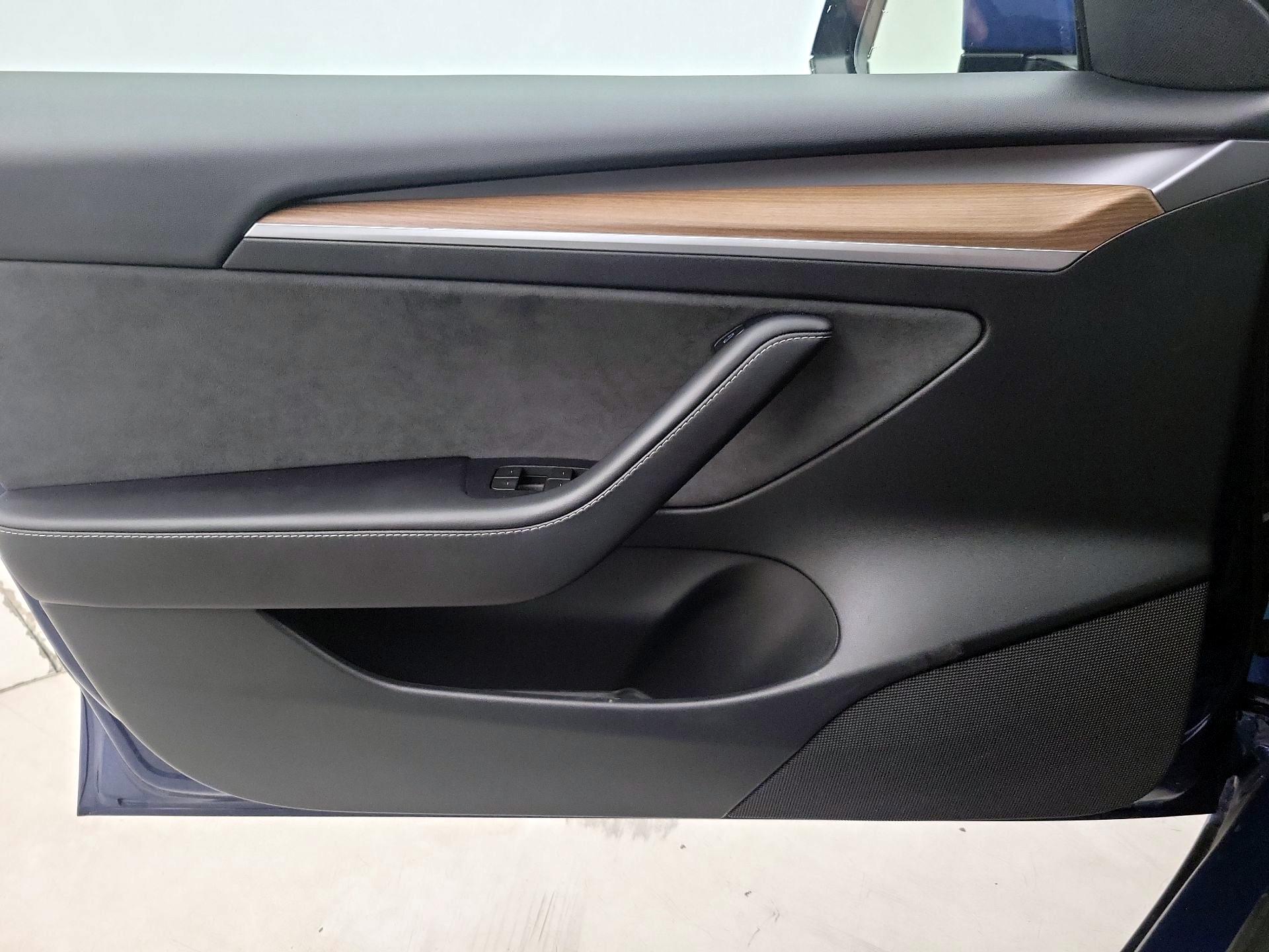 Thumbnail: 2023 Tesla Model 3 - 12